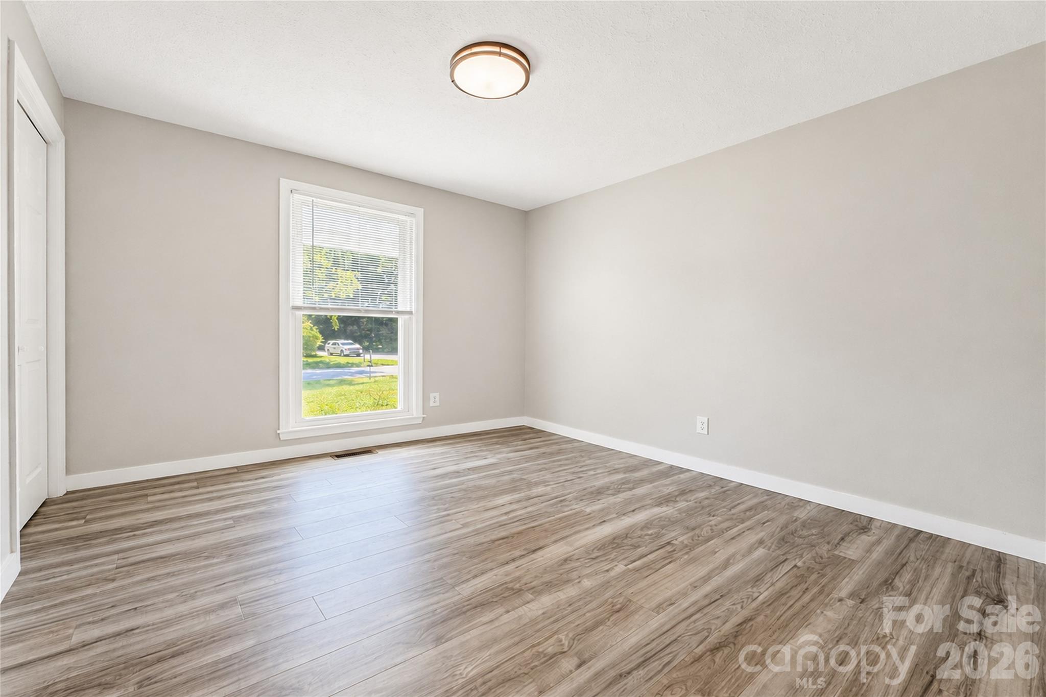 2121 24th Street NE — Hickory