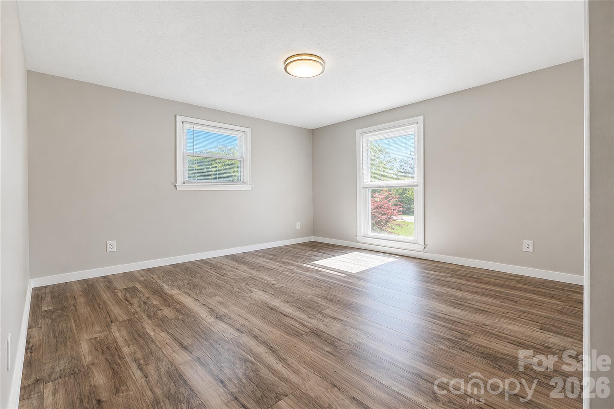2121 24th Street NE — Hickory