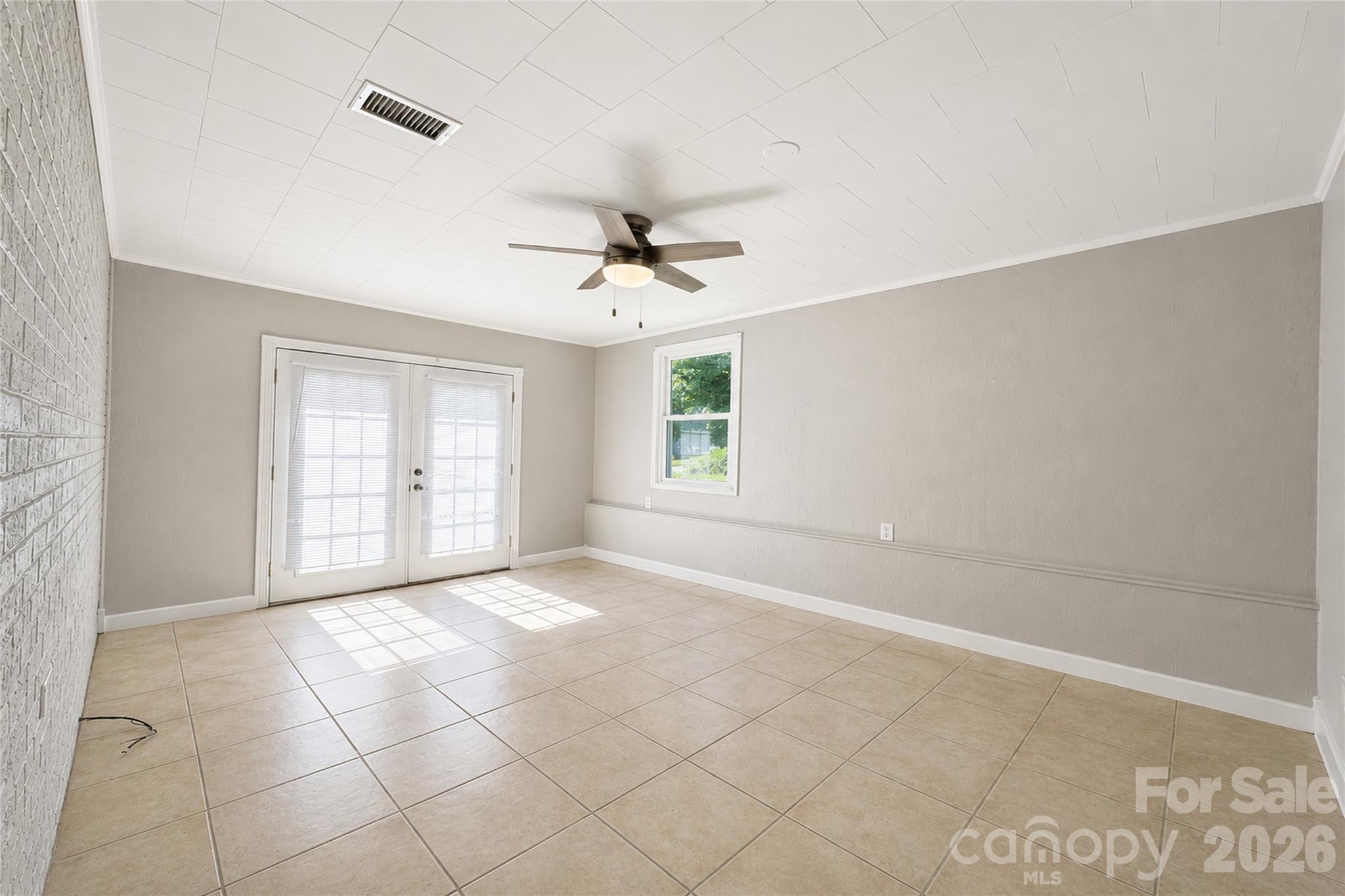 2121 24th Street NE — Hickory