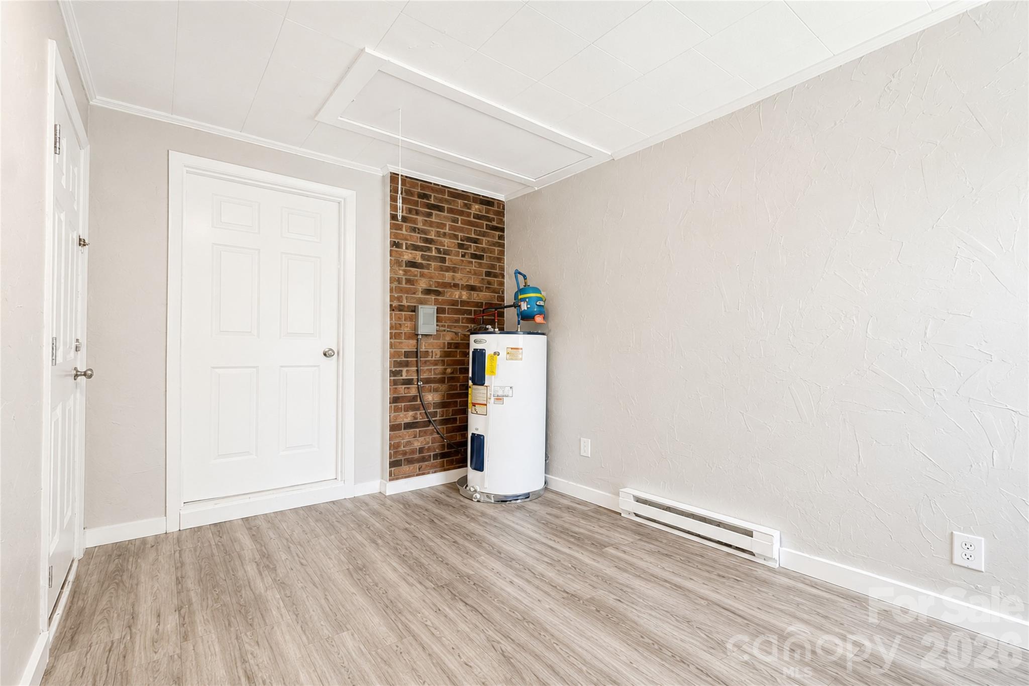 2121 24th Street NE — Hickory