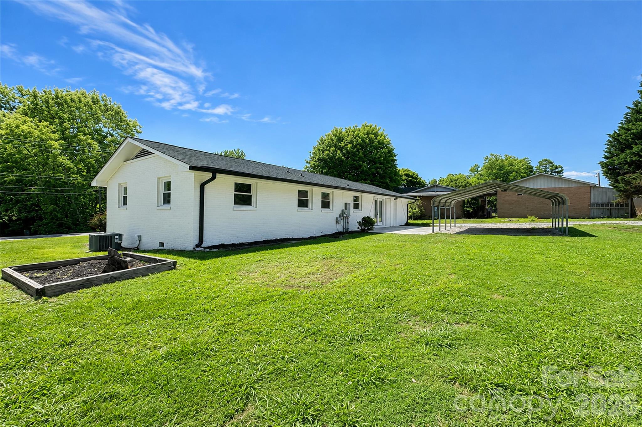 2121 24th Street NE — Hickory