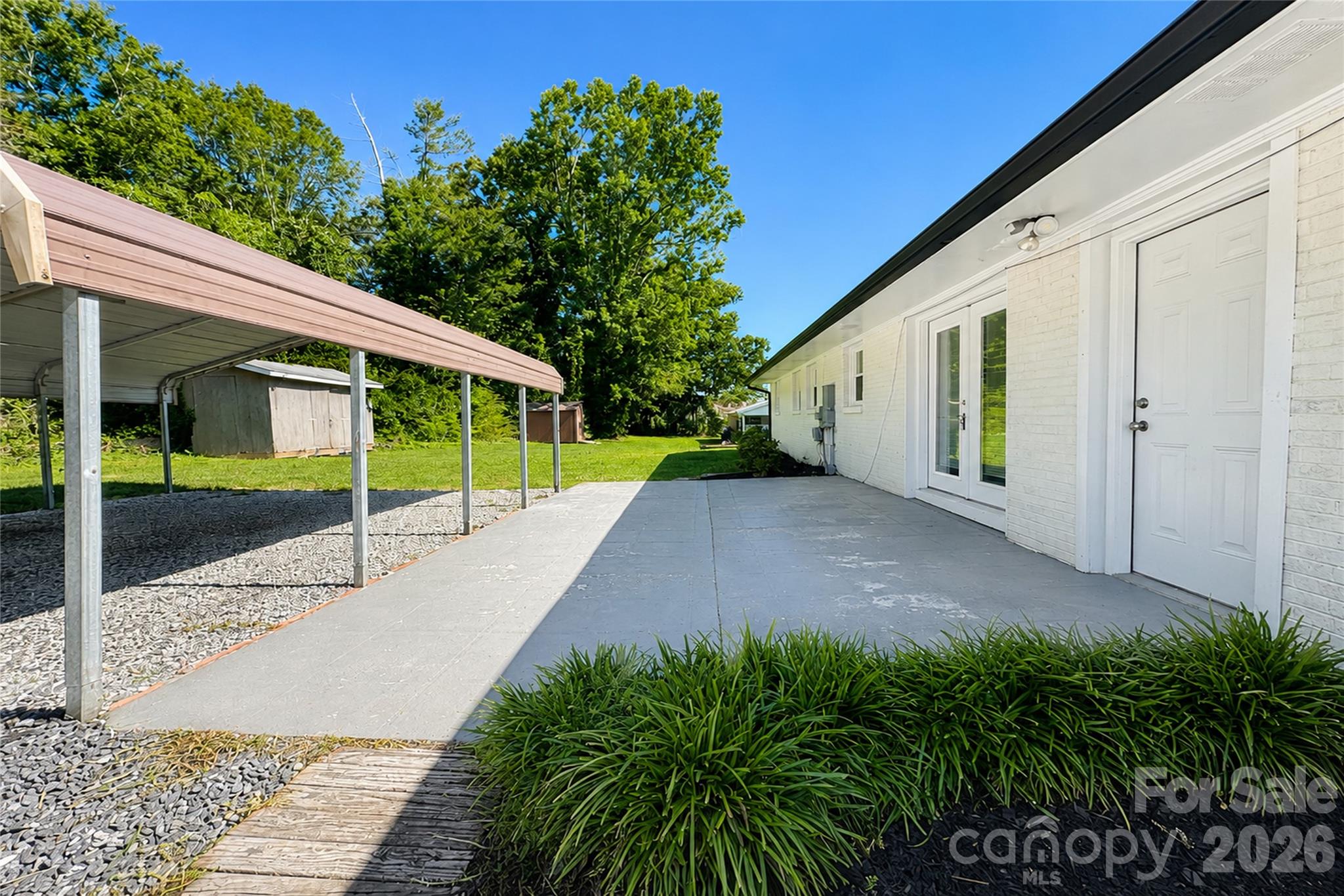 2121 24th Street NE — Hickory