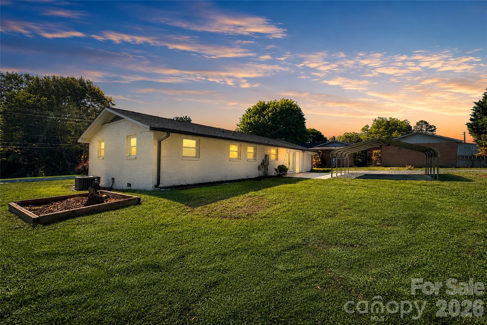2121 24th Street NE — Hickory