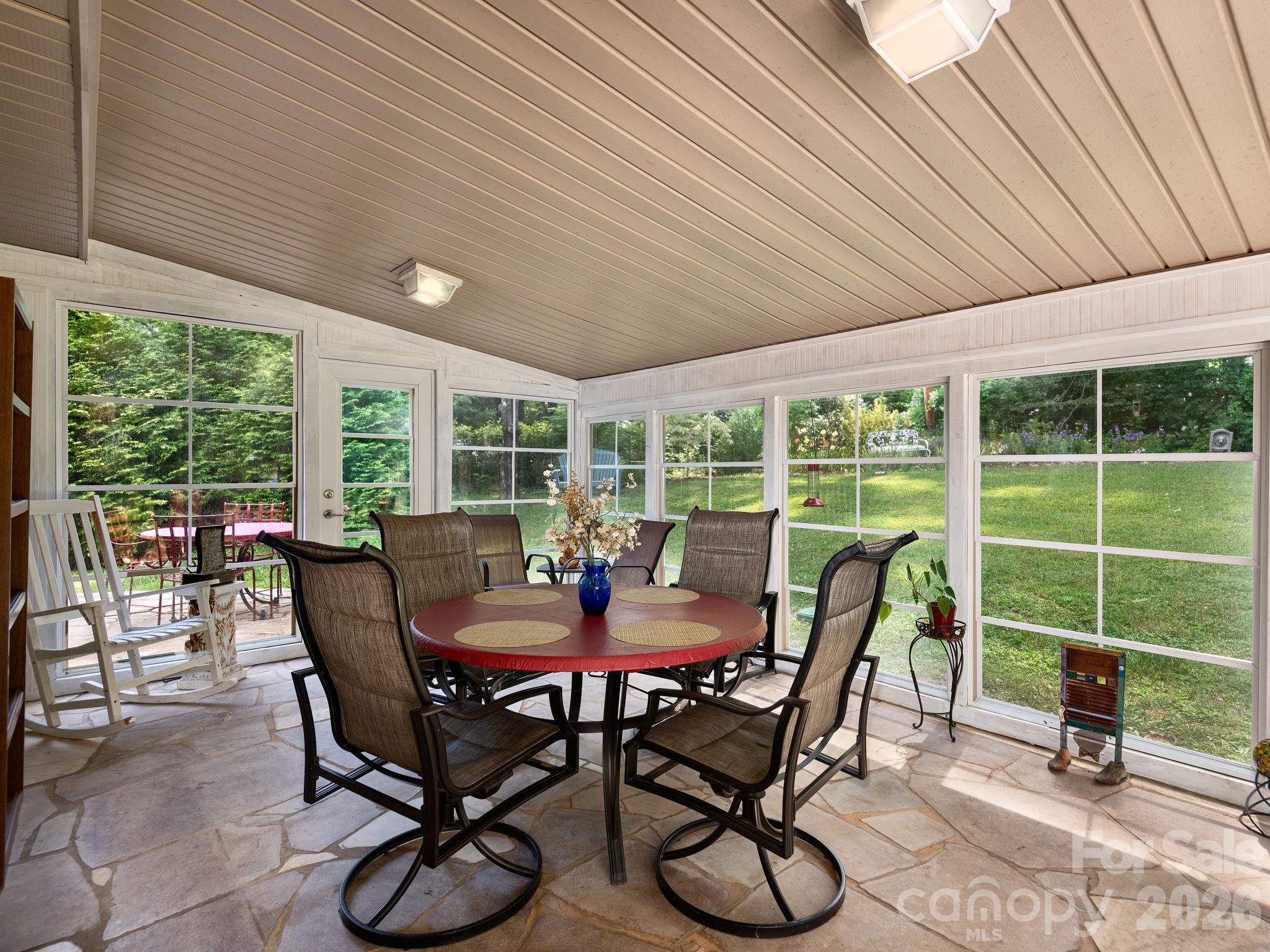112 Lyndale Road — Hendersonville
