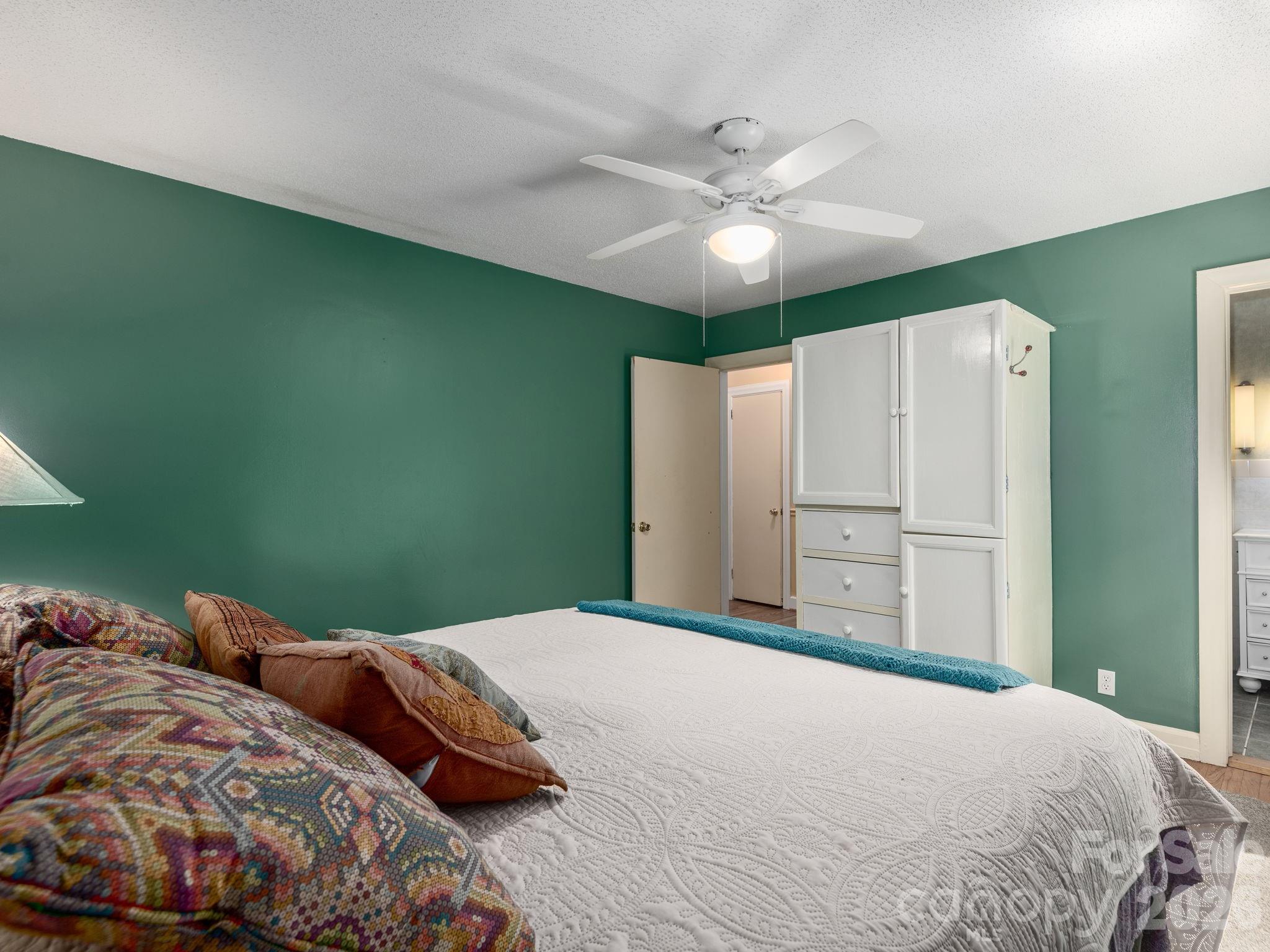 112 Lyndale Road — Hendersonville