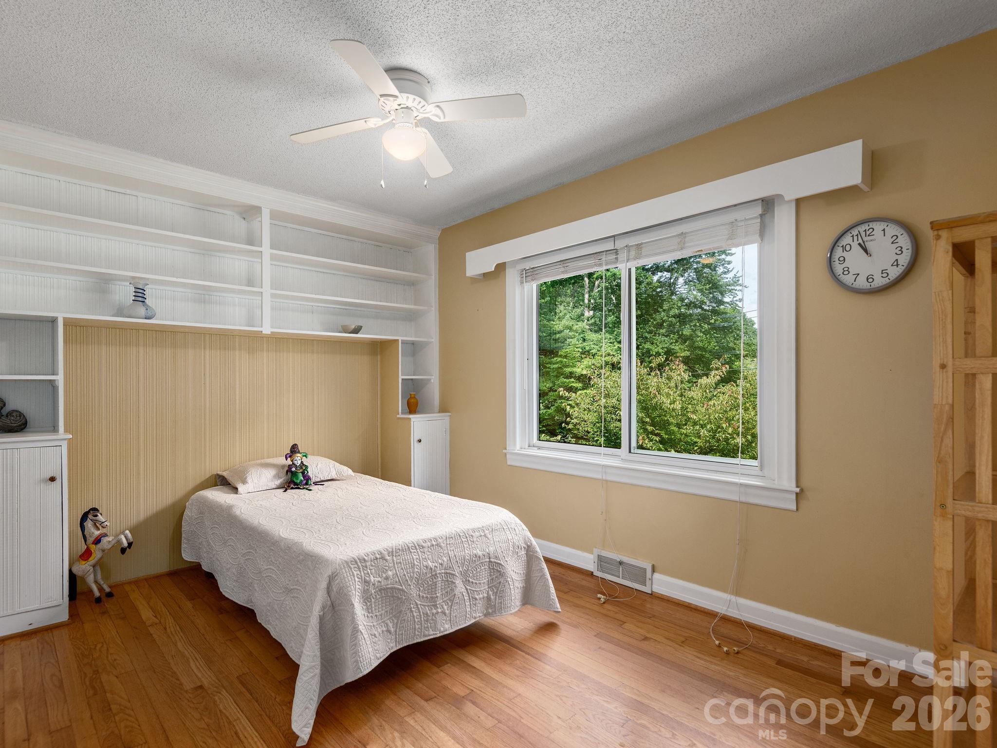 112 Lyndale Road — Hendersonville