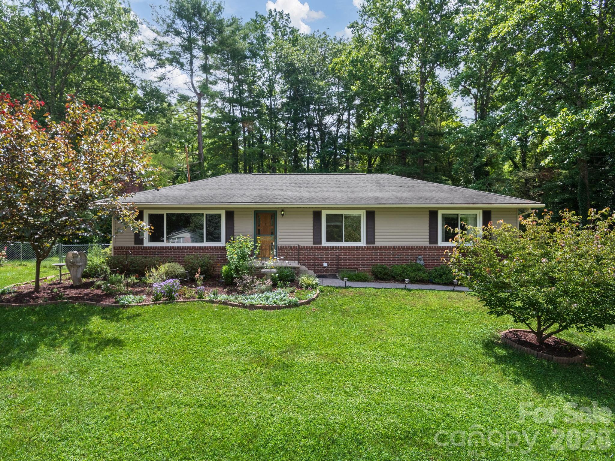 112 Lyndale Road — Hendersonville