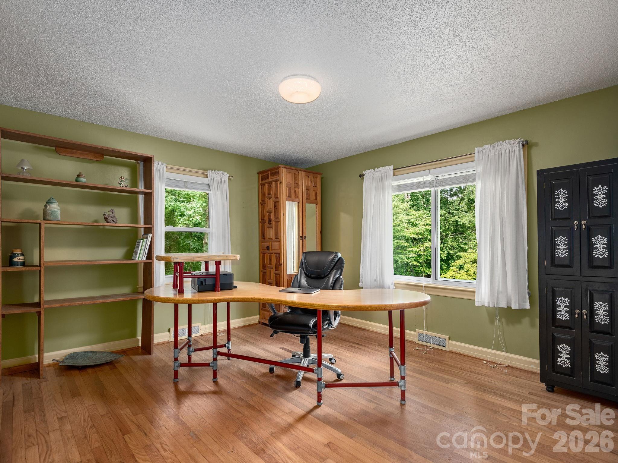 112 Lyndale Road — Hendersonville