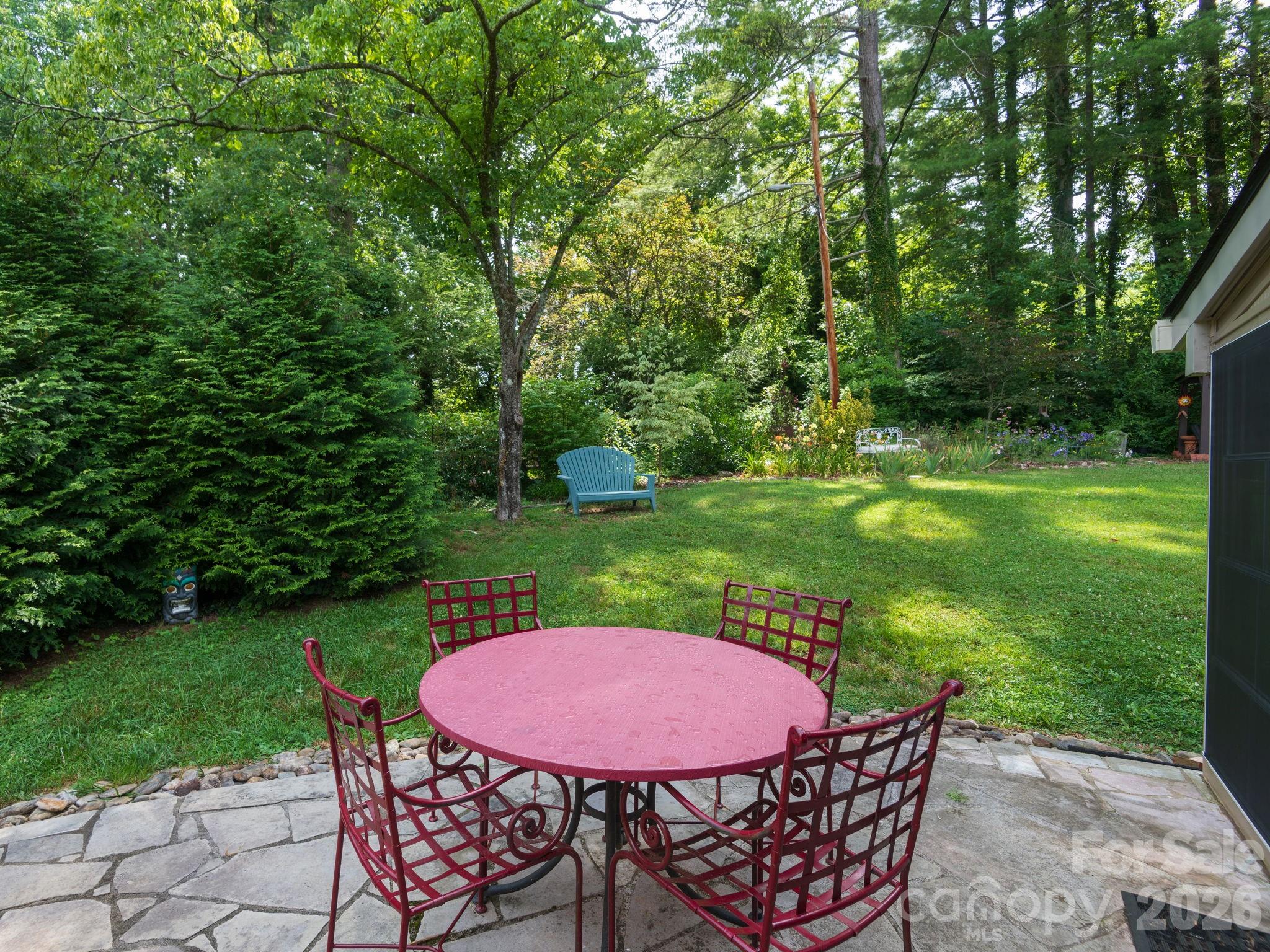 112 Lyndale Road — Hendersonville
