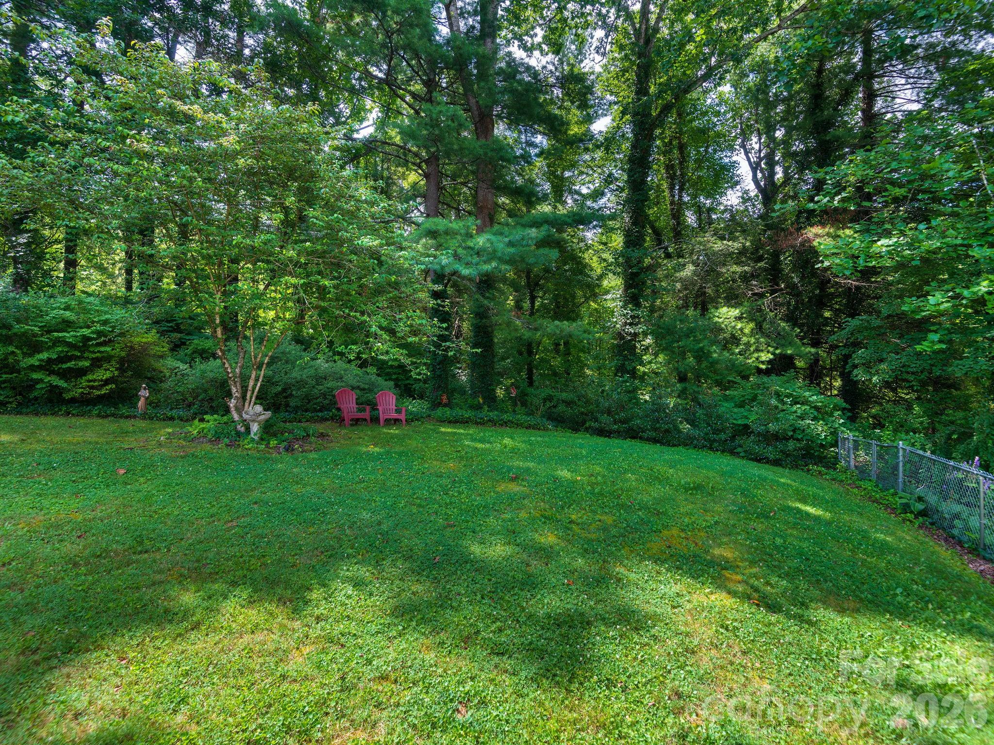 112 Lyndale Road — Hendersonville