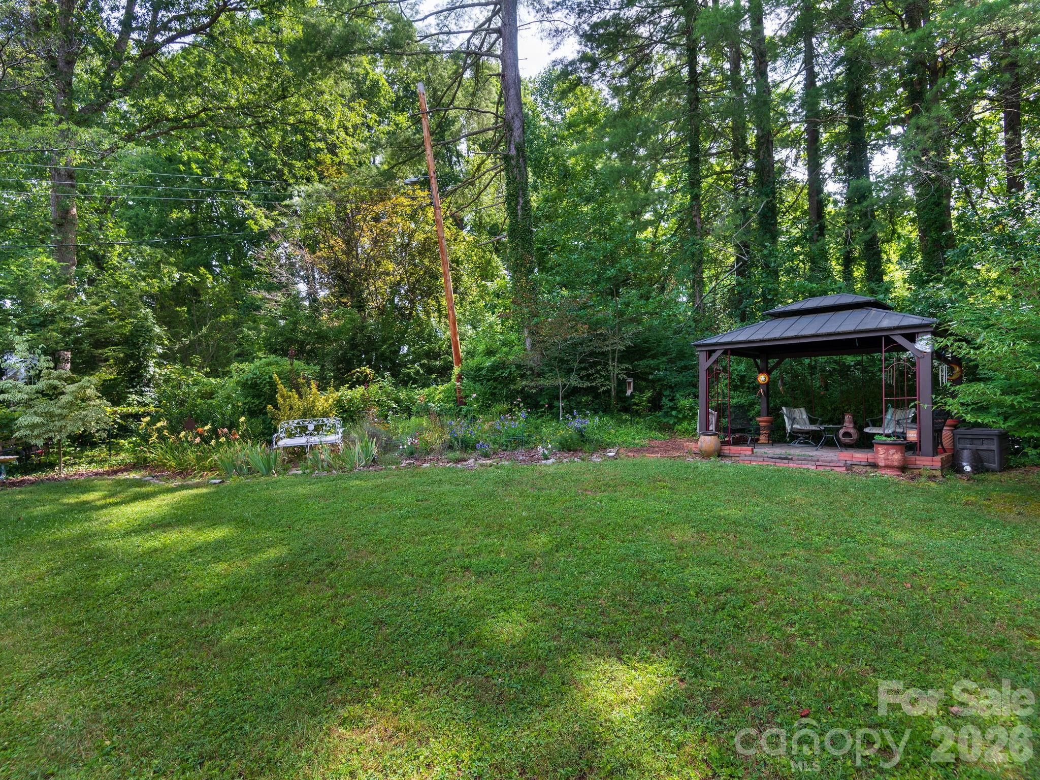 112 Lyndale Road — Hendersonville