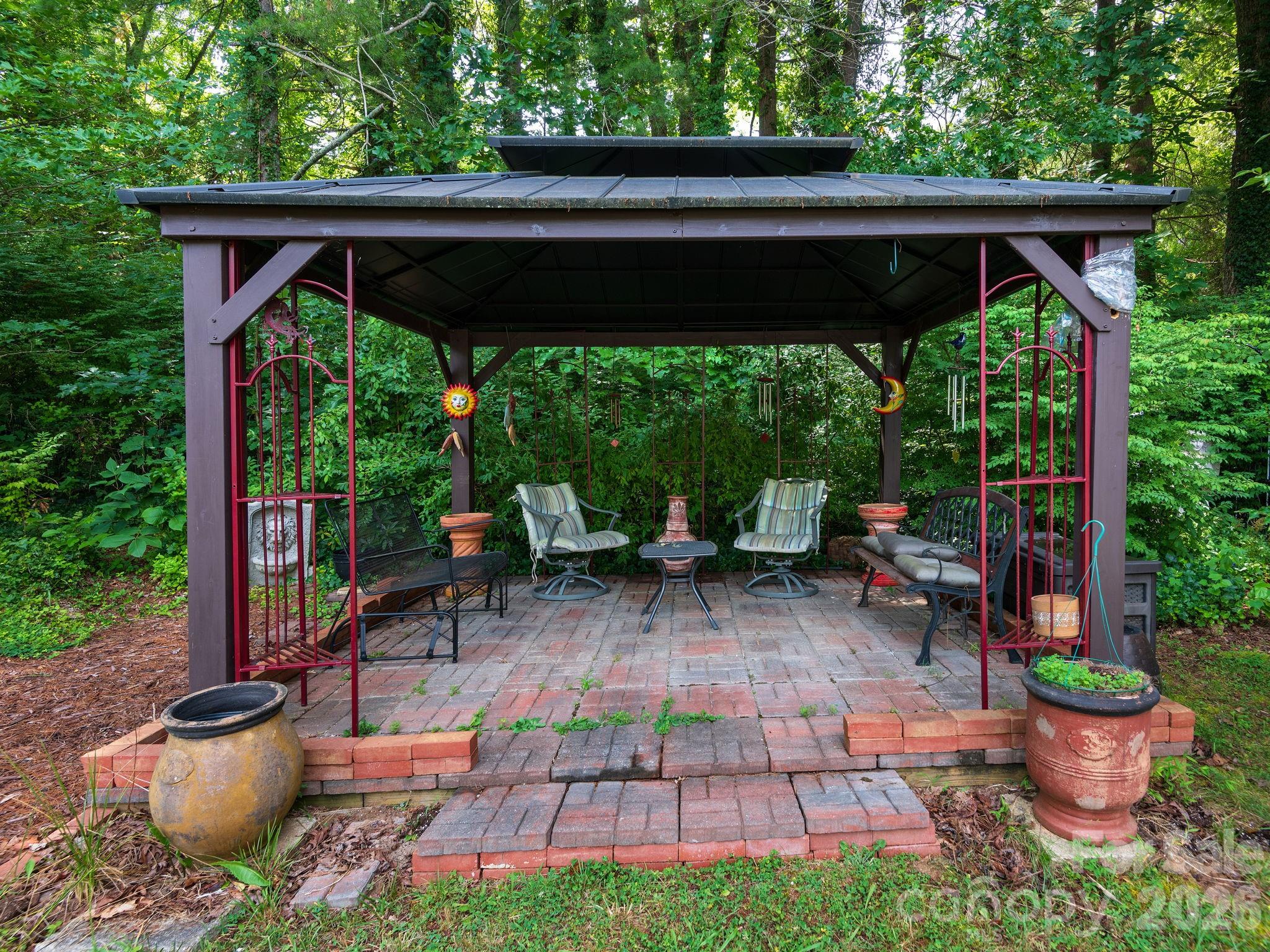 112 Lyndale Road — Hendersonville