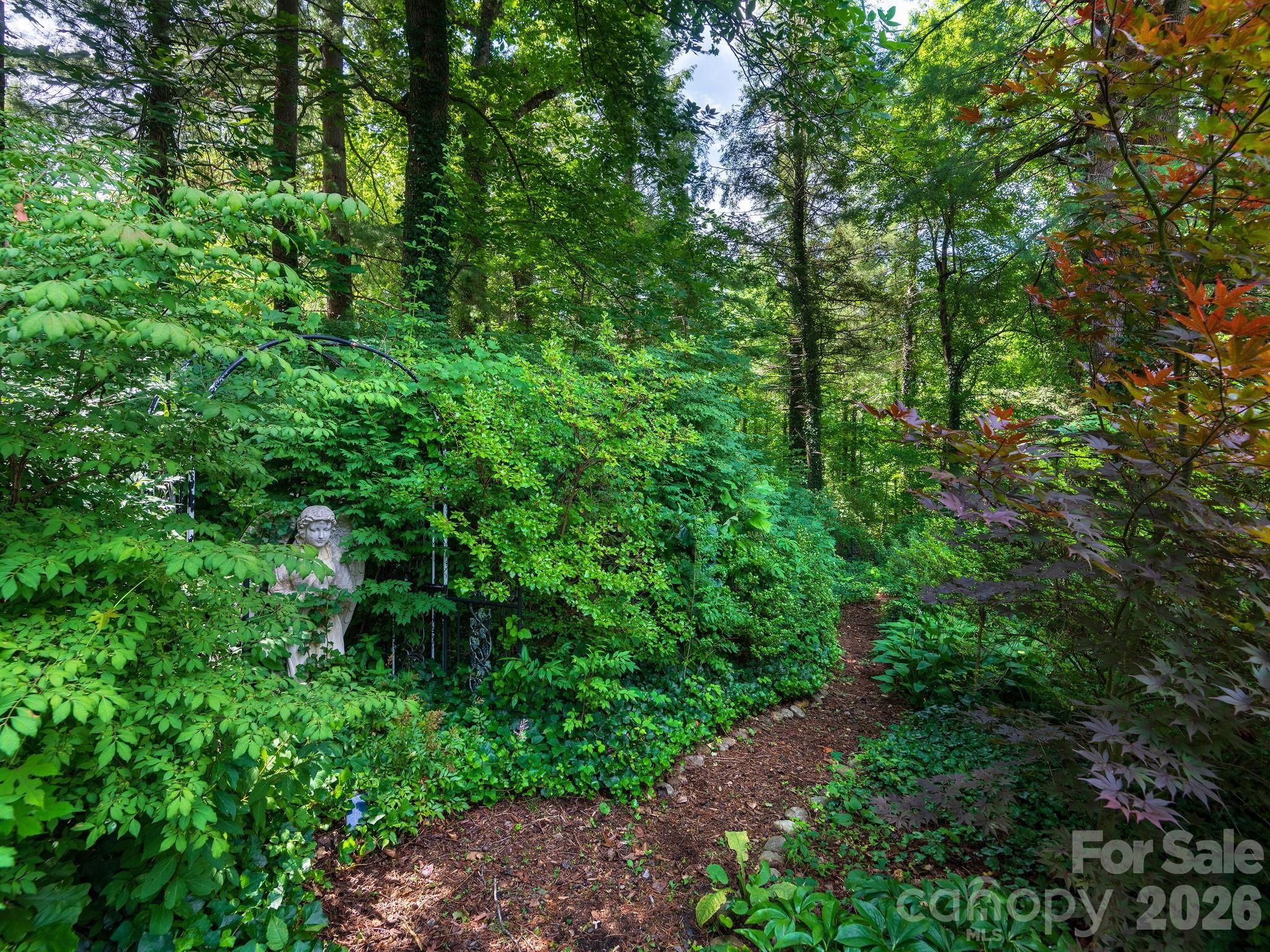 112 Lyndale Road — Hendersonville