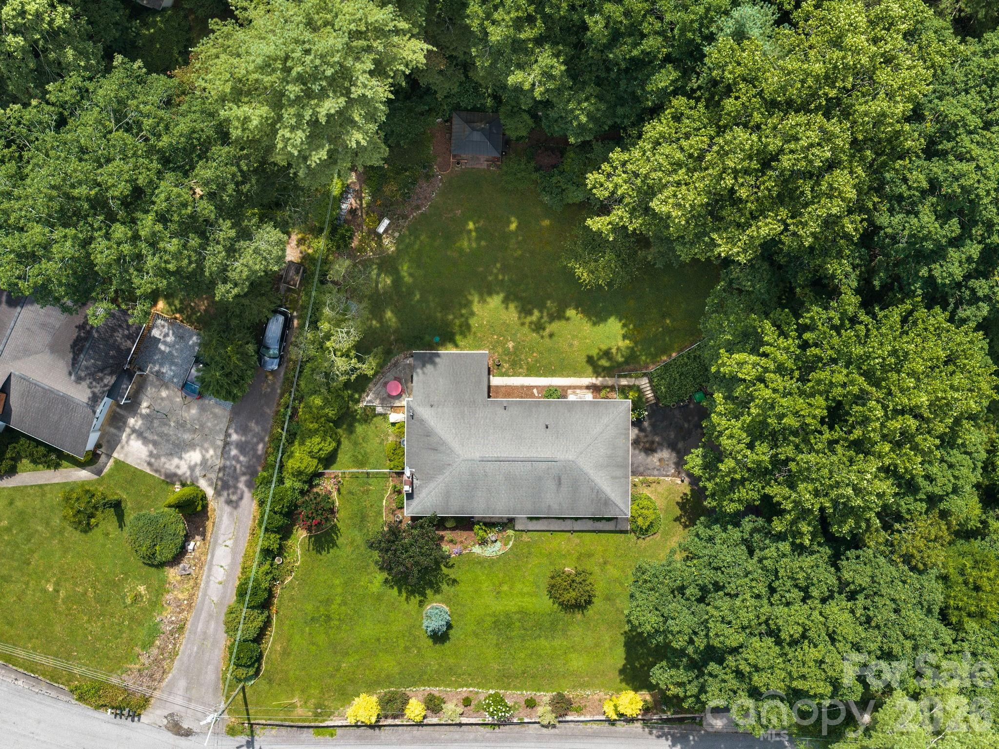 112 Lyndale Road — Hendersonville