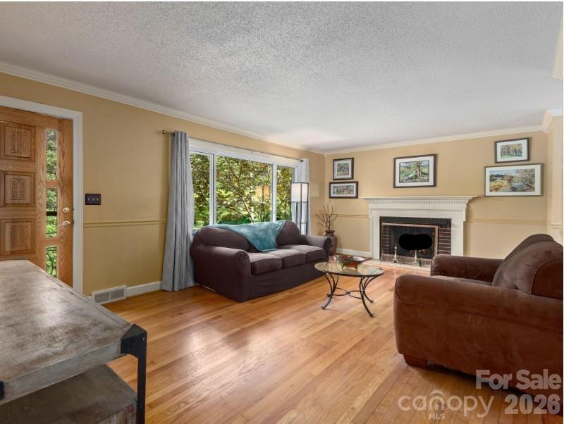 112 Lyndale Road — Hendersonville