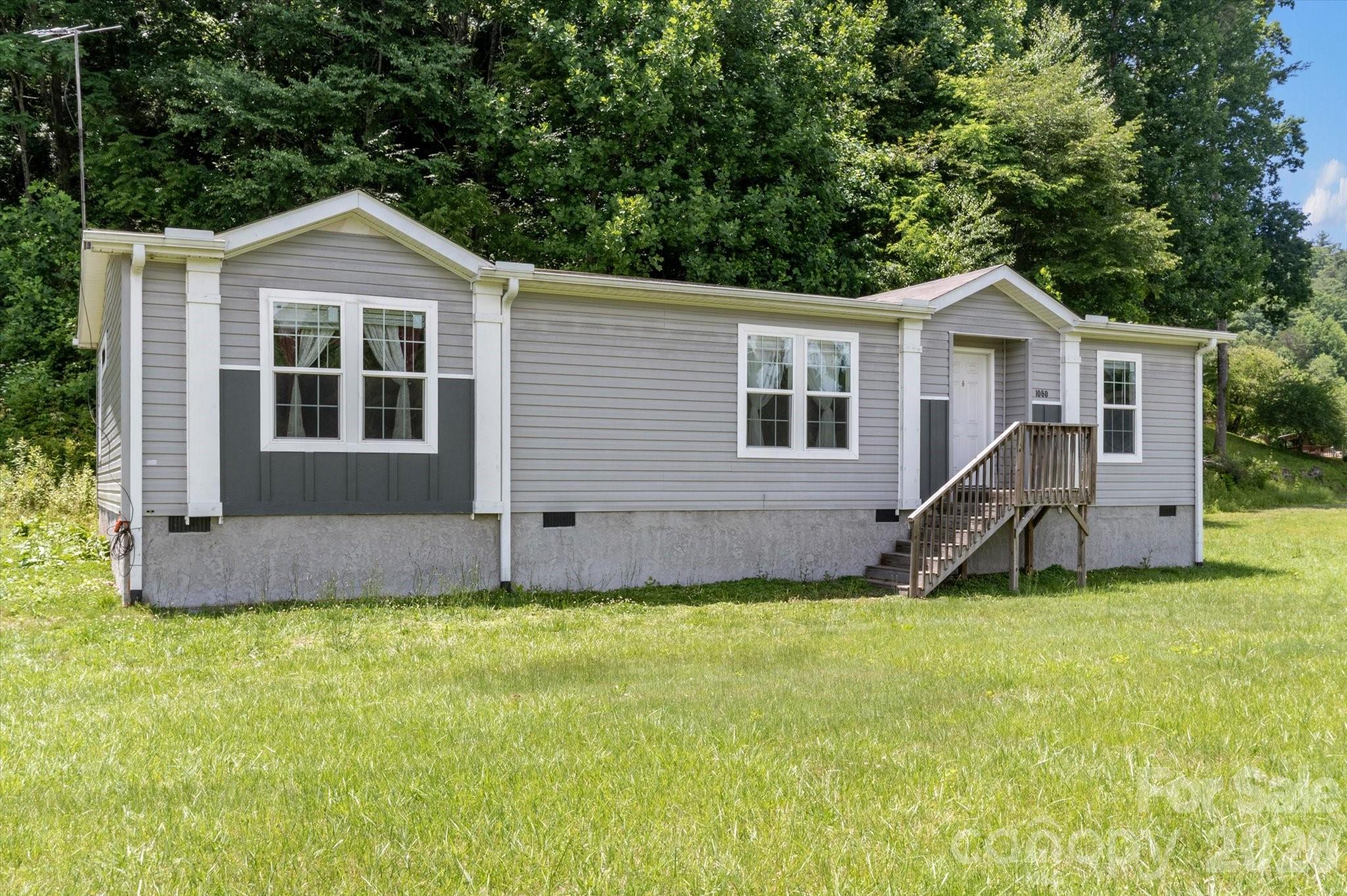 1060 Pickens Highway — Rosman