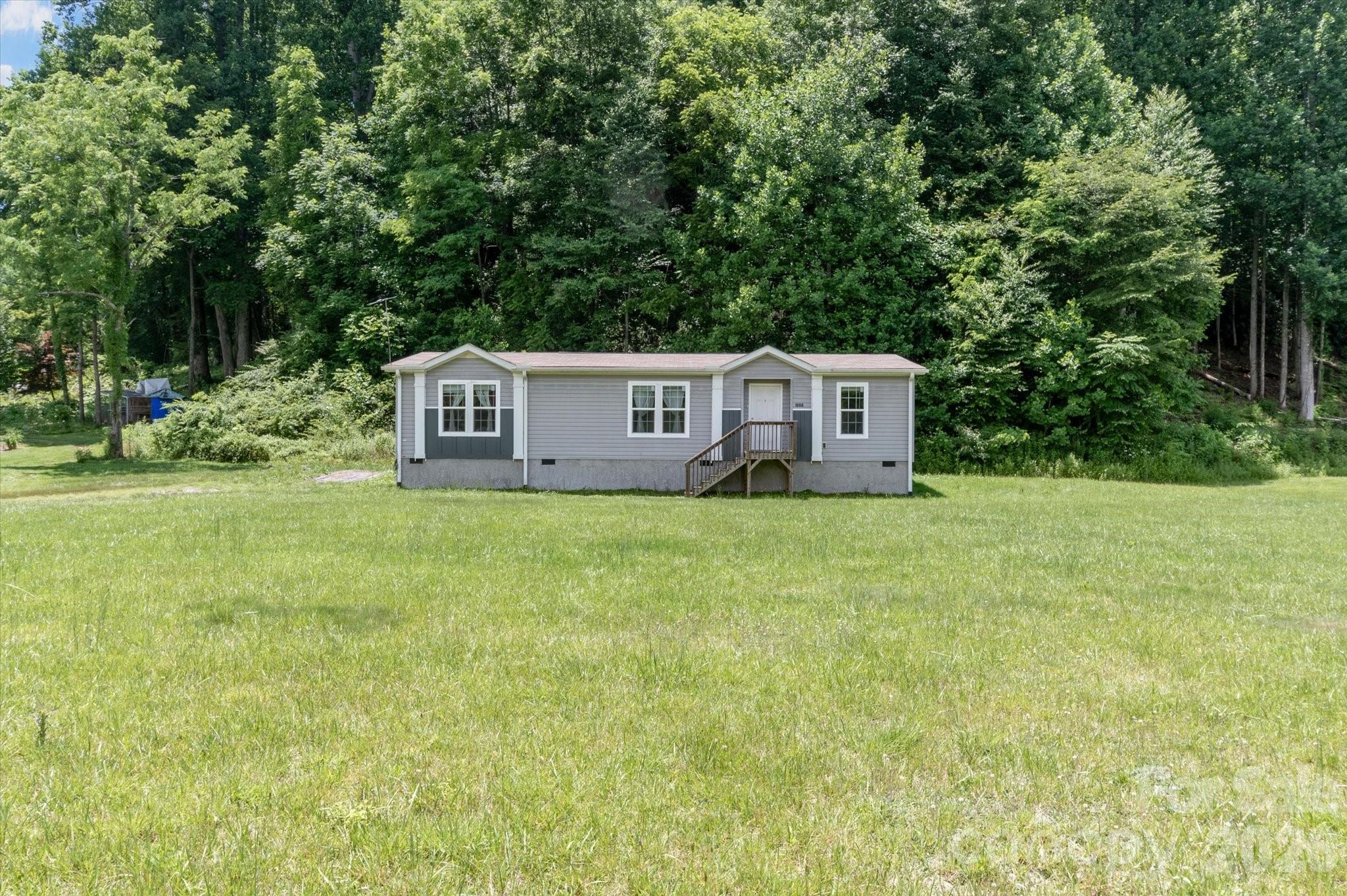 1060 Pickens Highway — Rosman