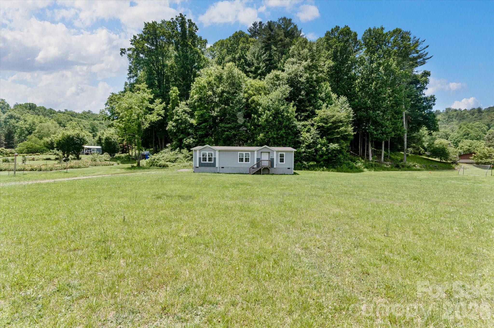 1060 Pickens Highway — Rosman
