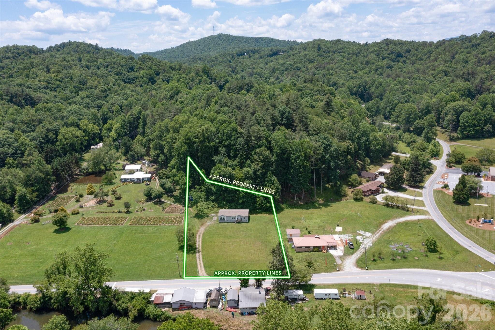 1060 Pickens Highway — Rosman