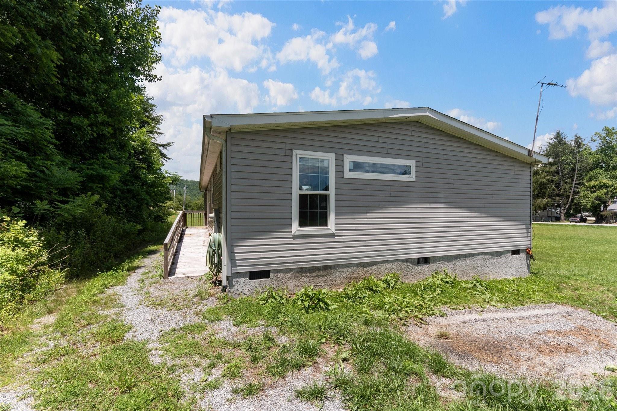 1060 Pickens Highway — Rosman