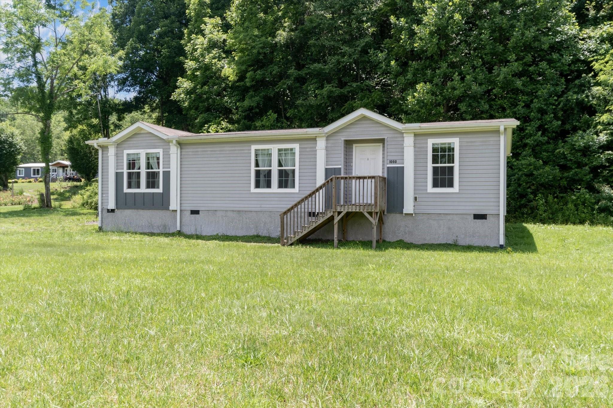 1060 Pickens Highway — Rosman