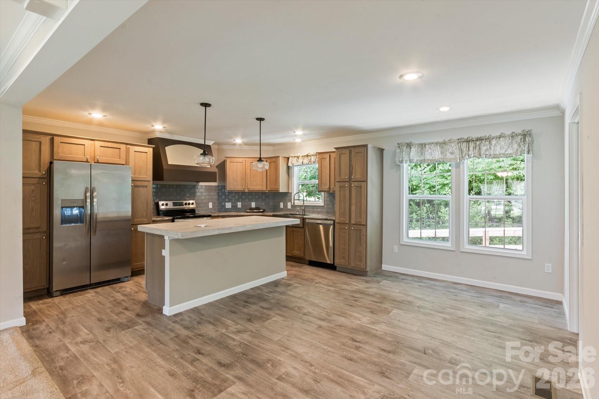 1060 Pickens Highway — Rosman