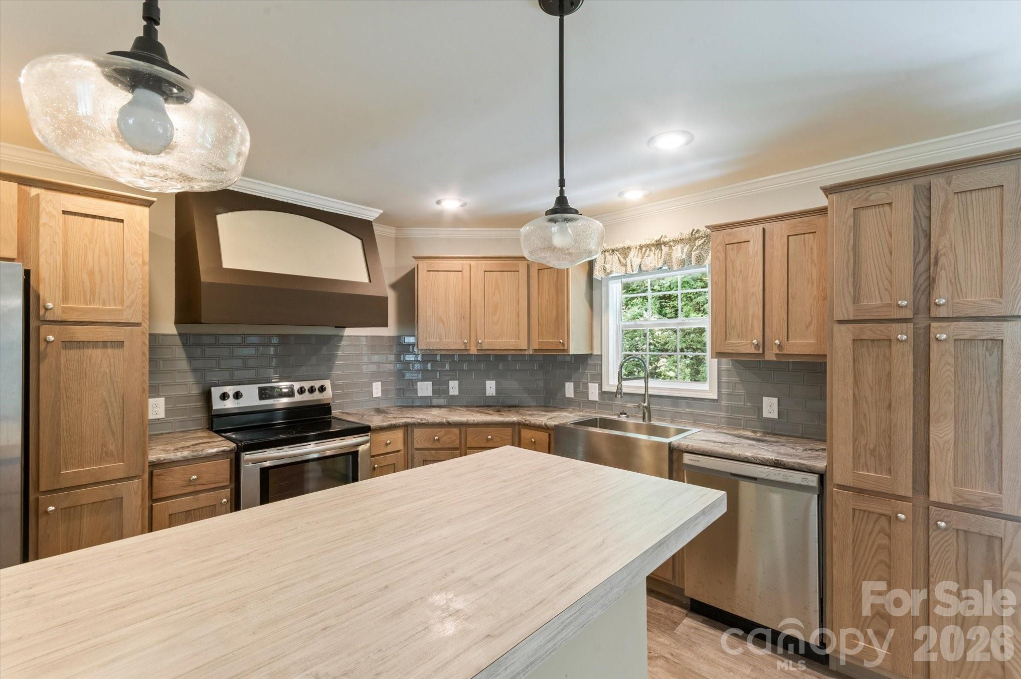 1060 Pickens Highway — Rosman