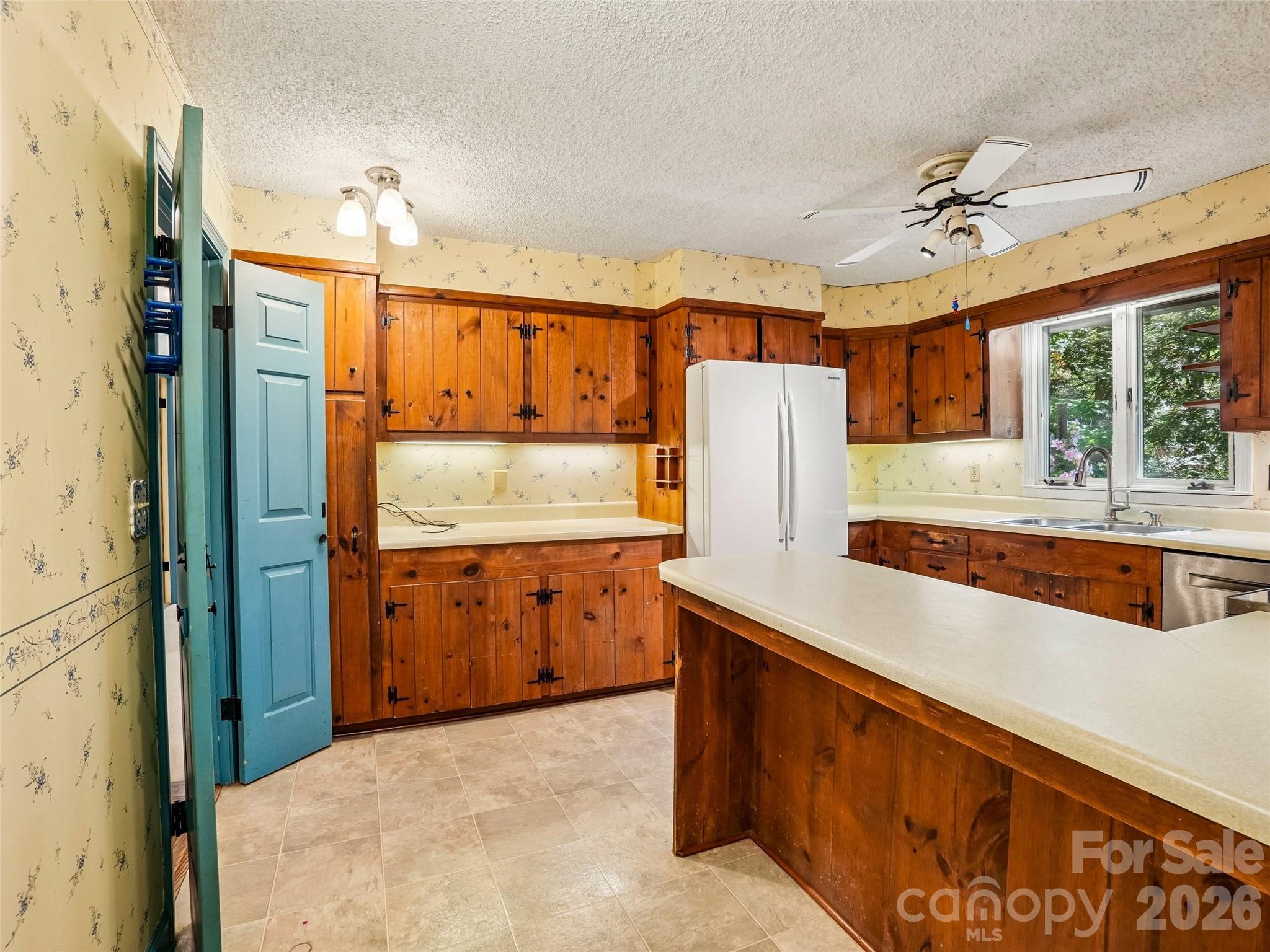 114 Overlook Road — Asheville
