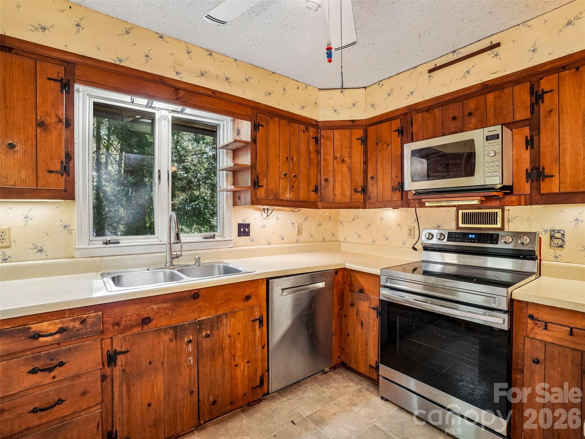 114 Overlook Road — Asheville