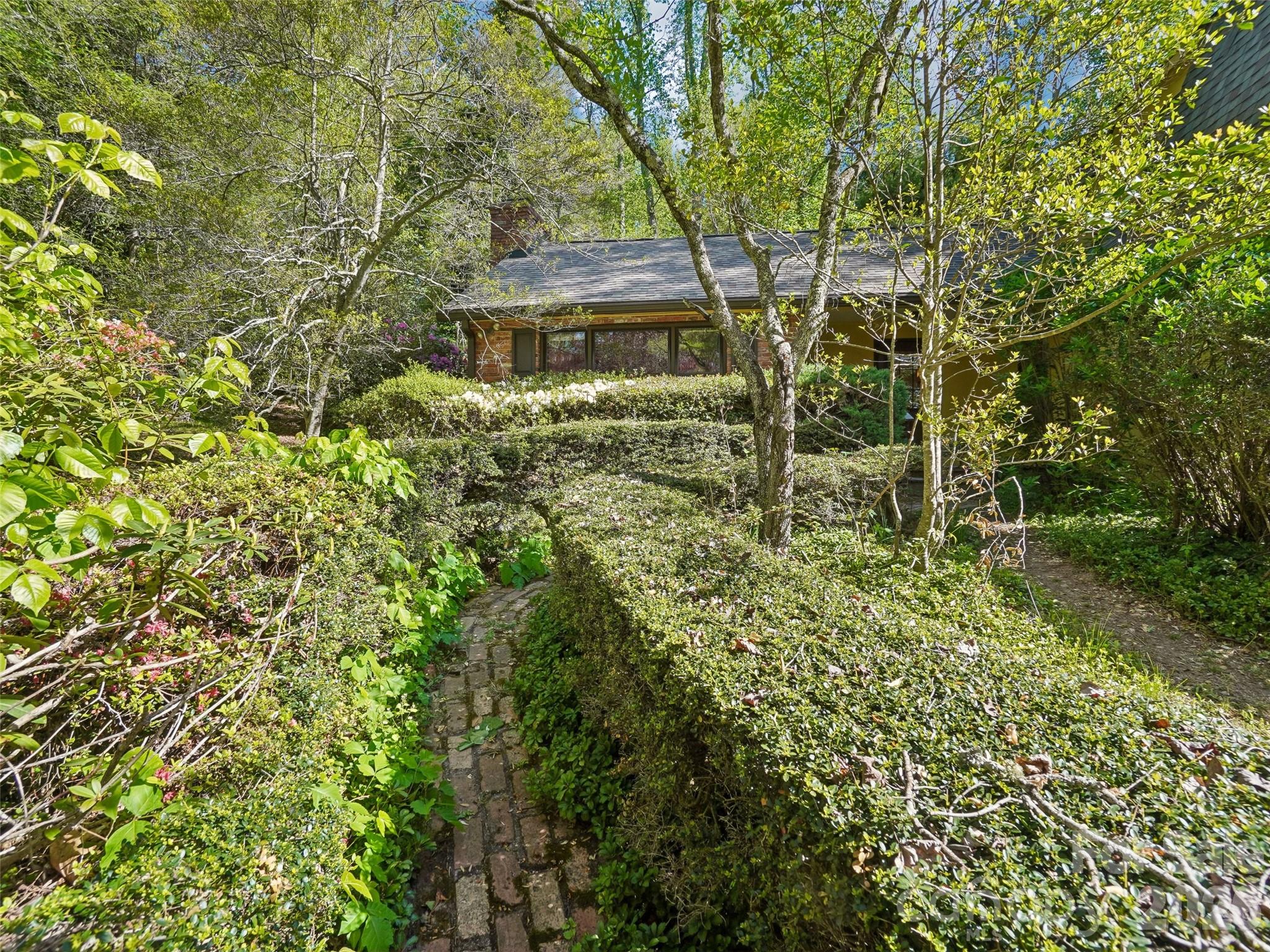 114 Overlook Road — Asheville