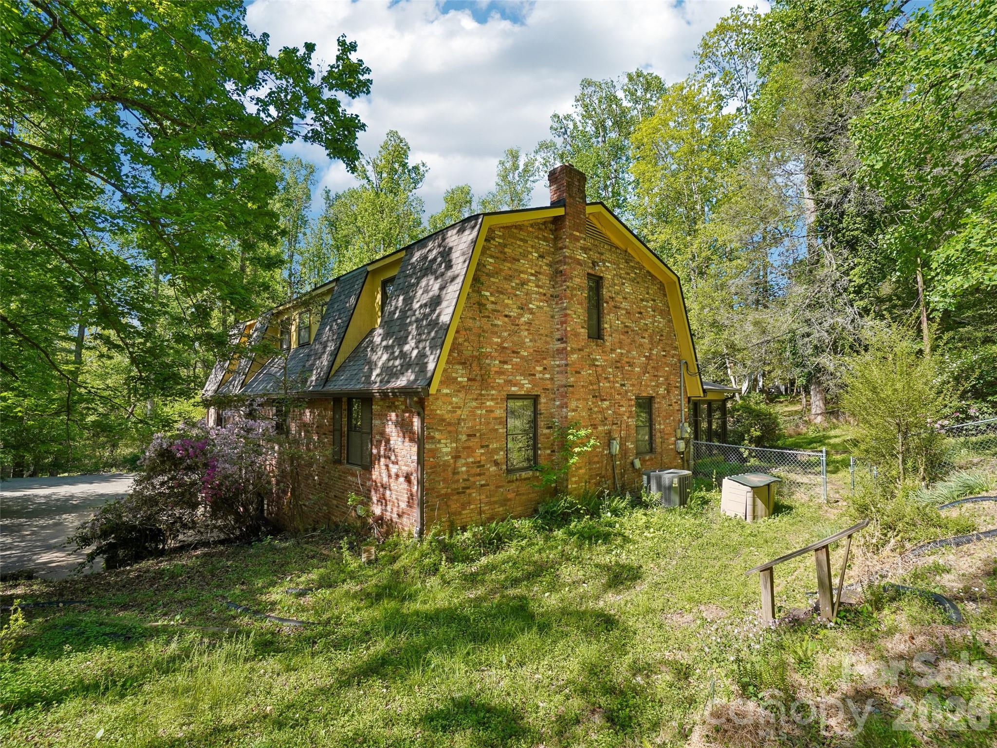 114 Overlook Road — Asheville