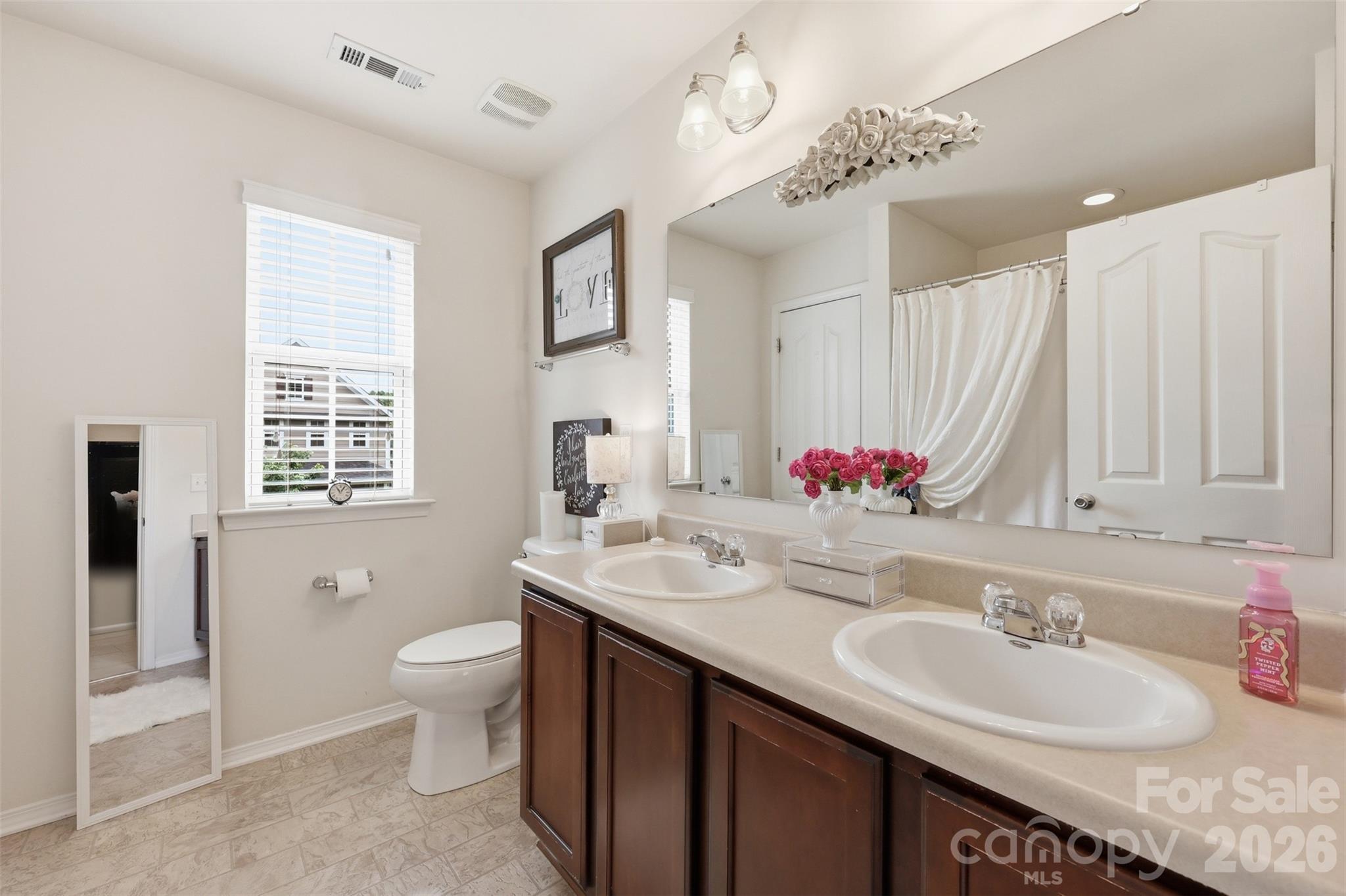 16150 Spruell Street — Huntersville
