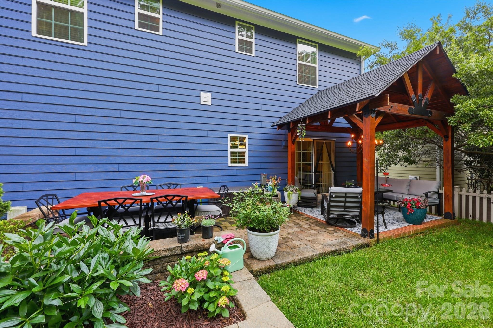 16150 Spruell Street — Huntersville