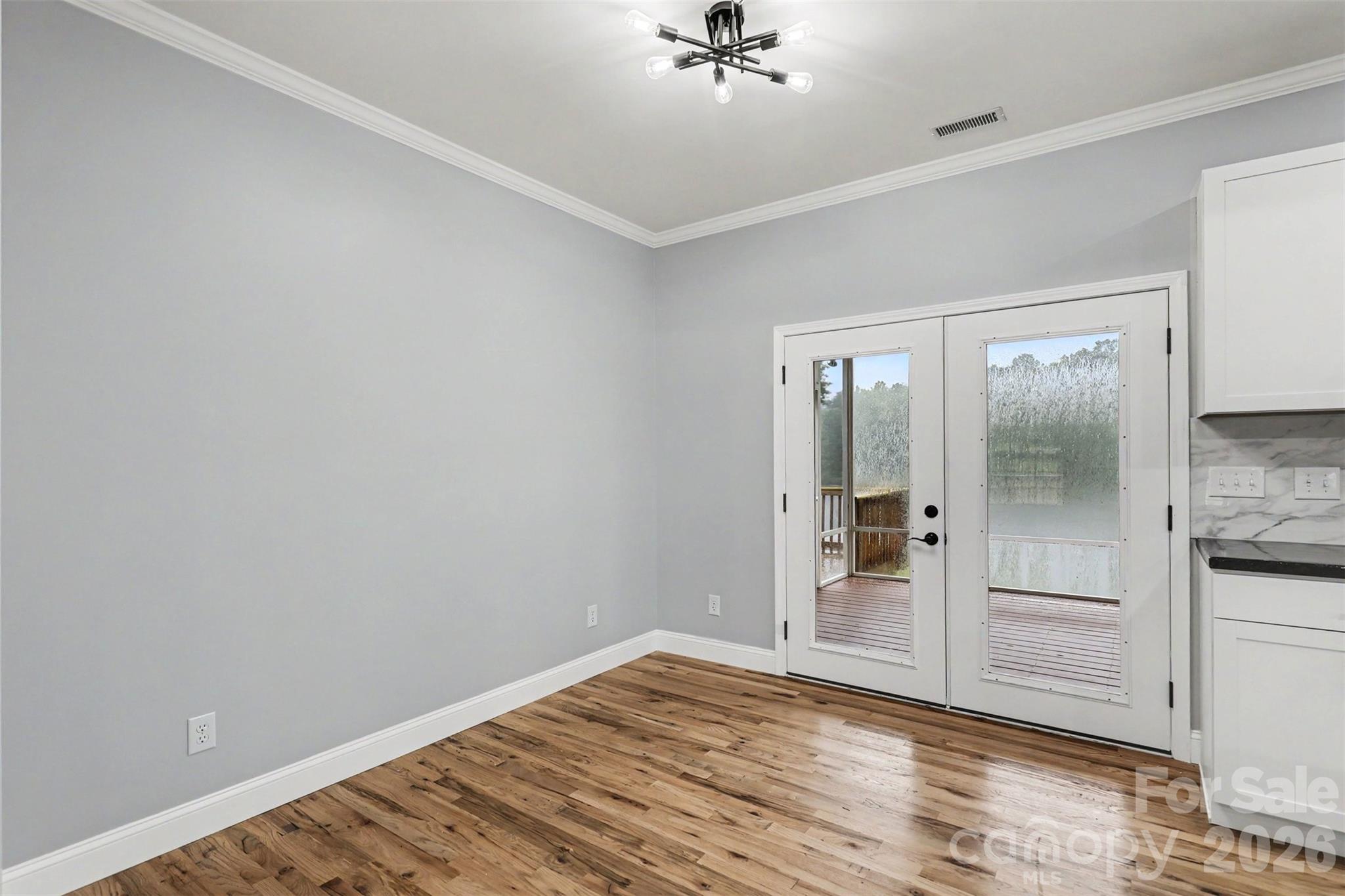1060 Moss Lake Drive — Clover