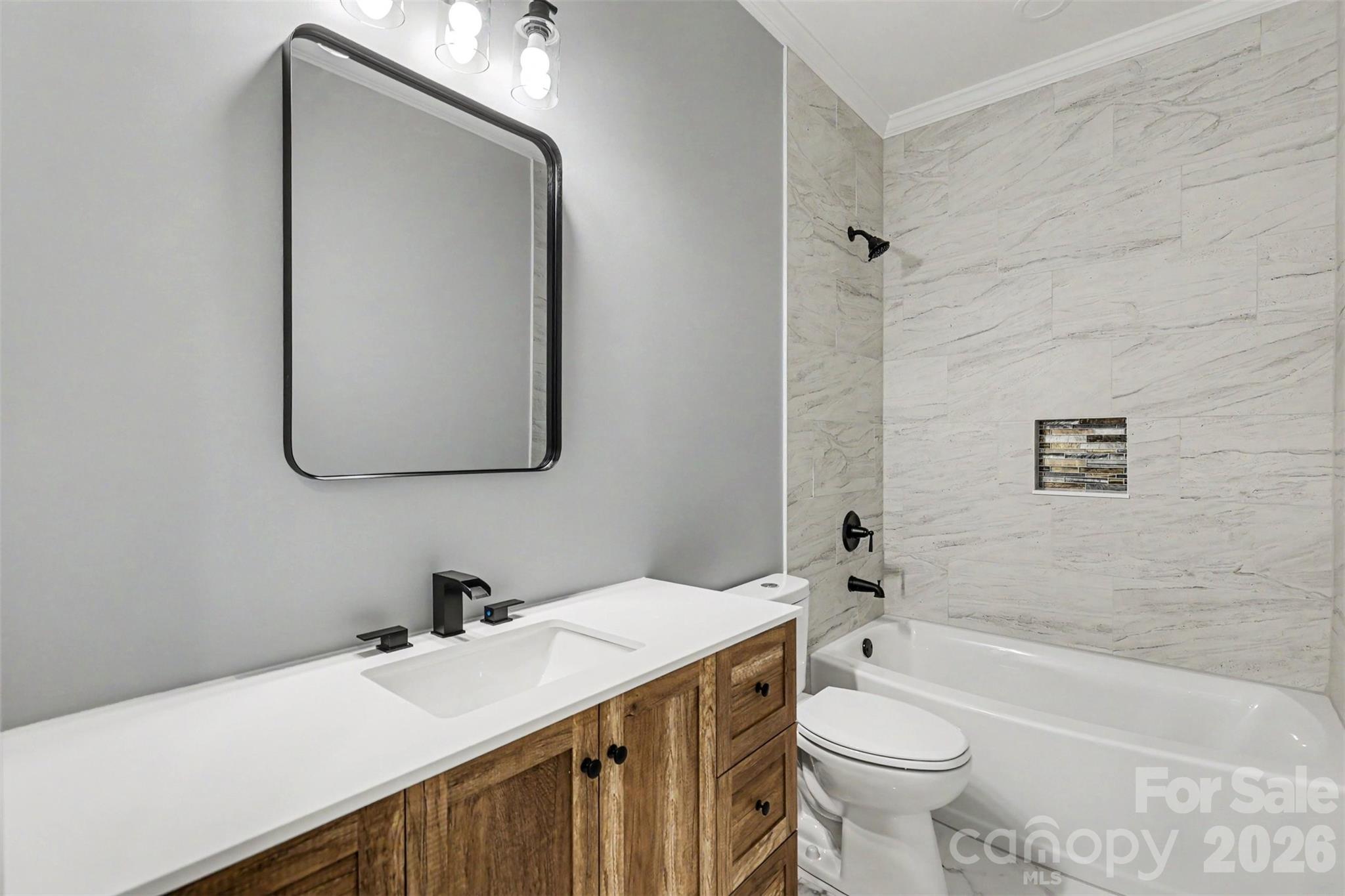 1060 Moss Lake Drive — Clover