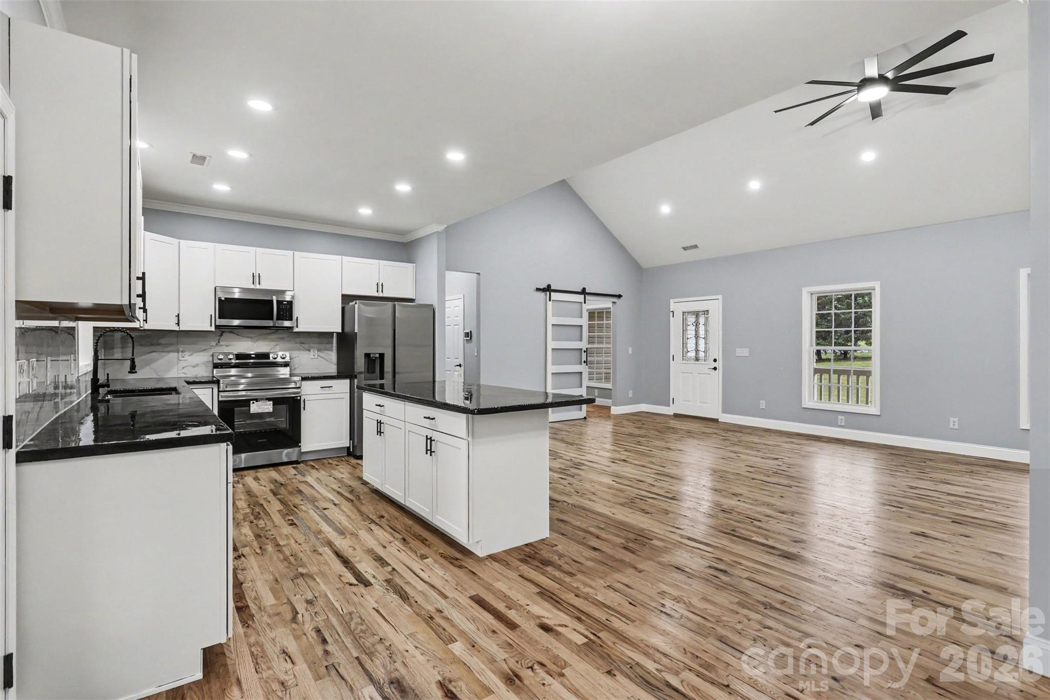 1060 Moss Lake Drive — Clover