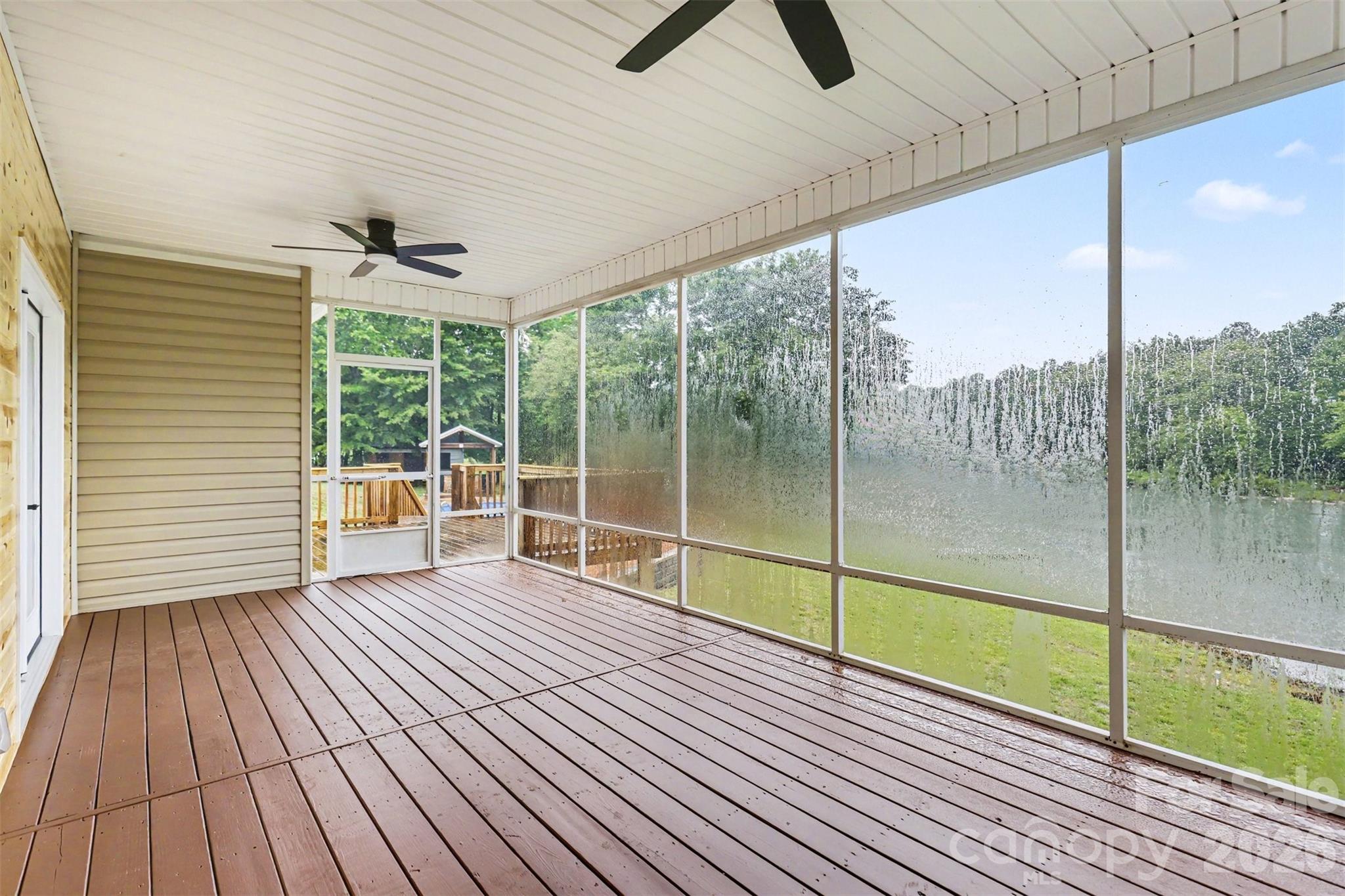 1060 Moss Lake Drive — Clover