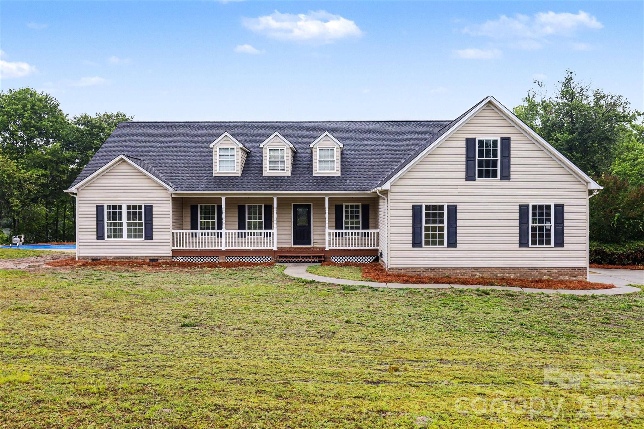 1060 Moss Lake Drive — Clover