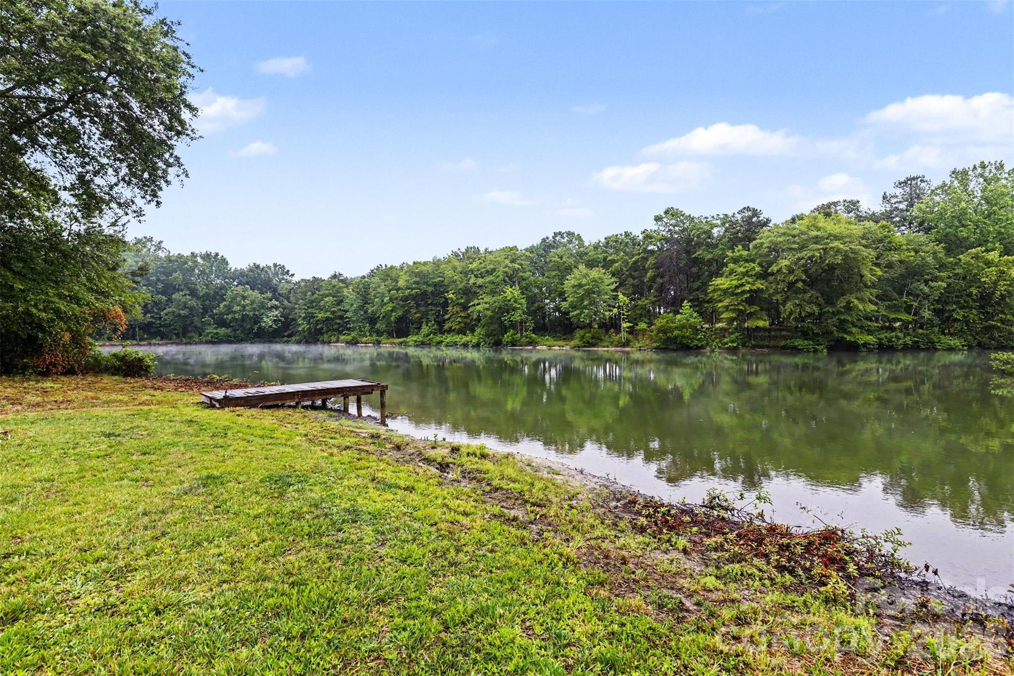 1060 Moss Lake Drive — Clover
