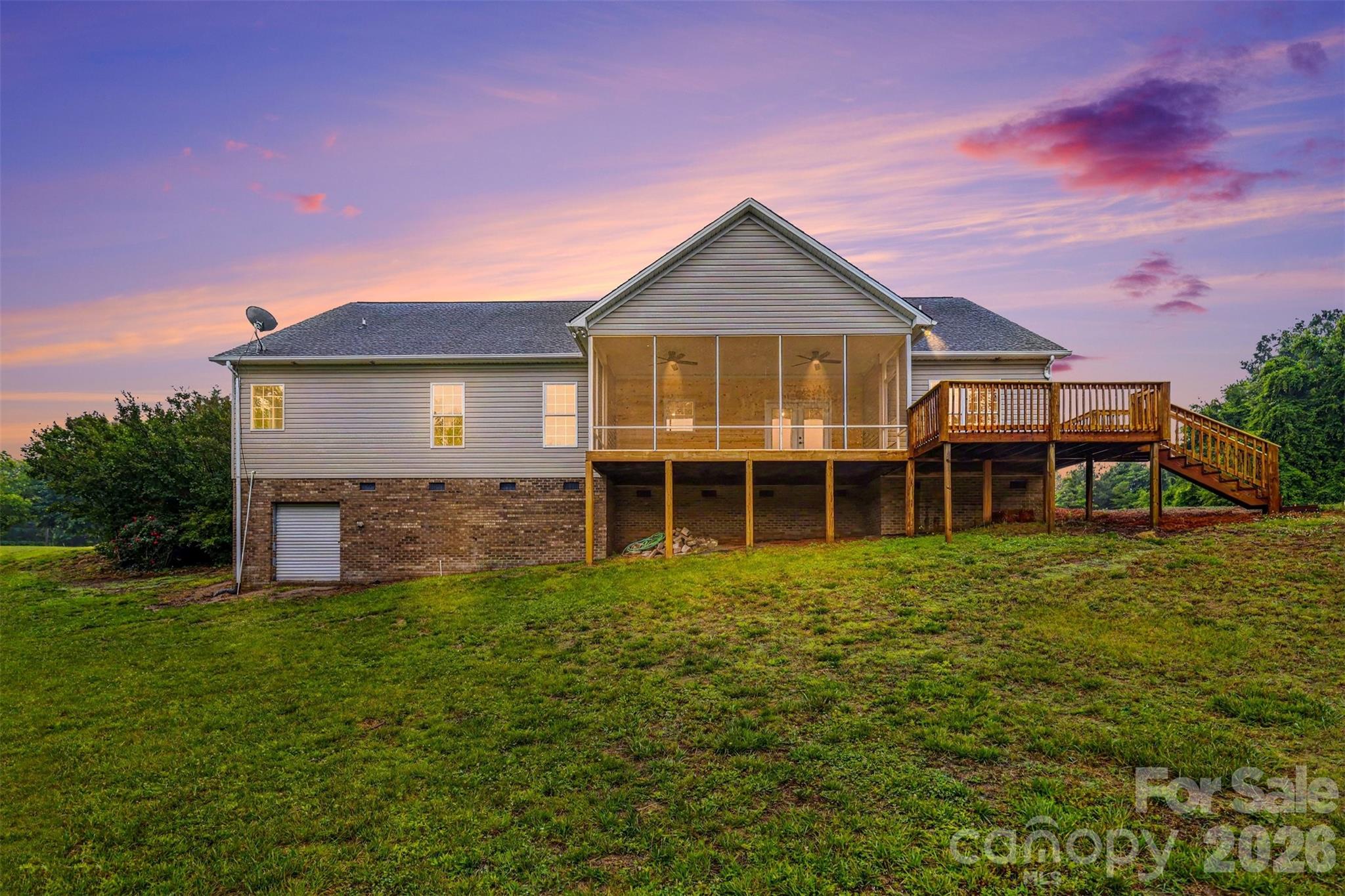 1060 Moss Lake Drive — Clover