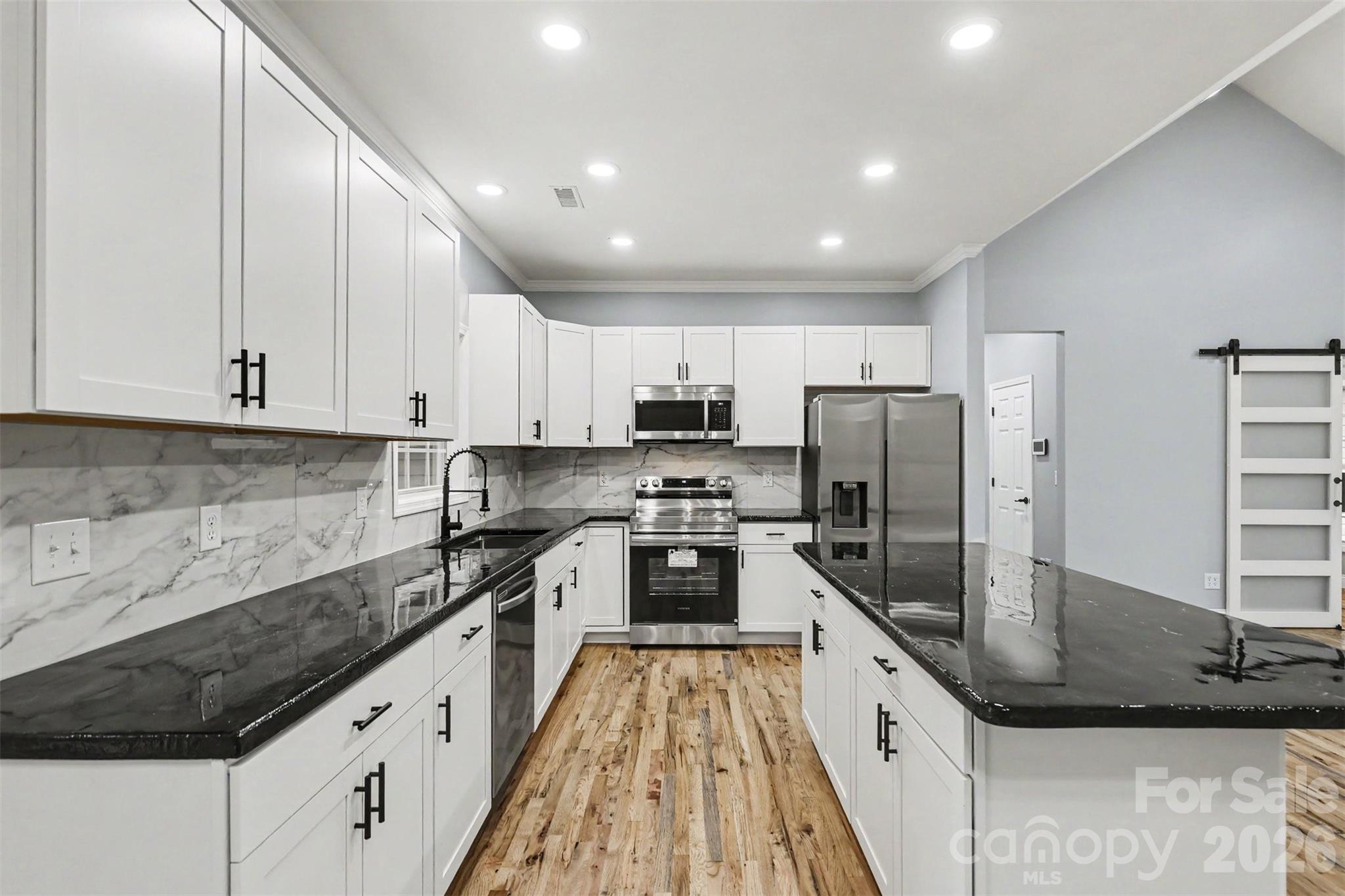 1060 Moss Lake Drive — Clover