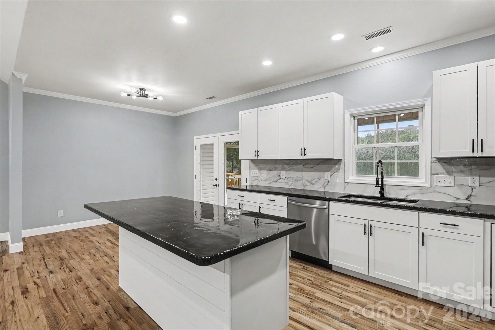 1060 Moss Lake Drive — Clover