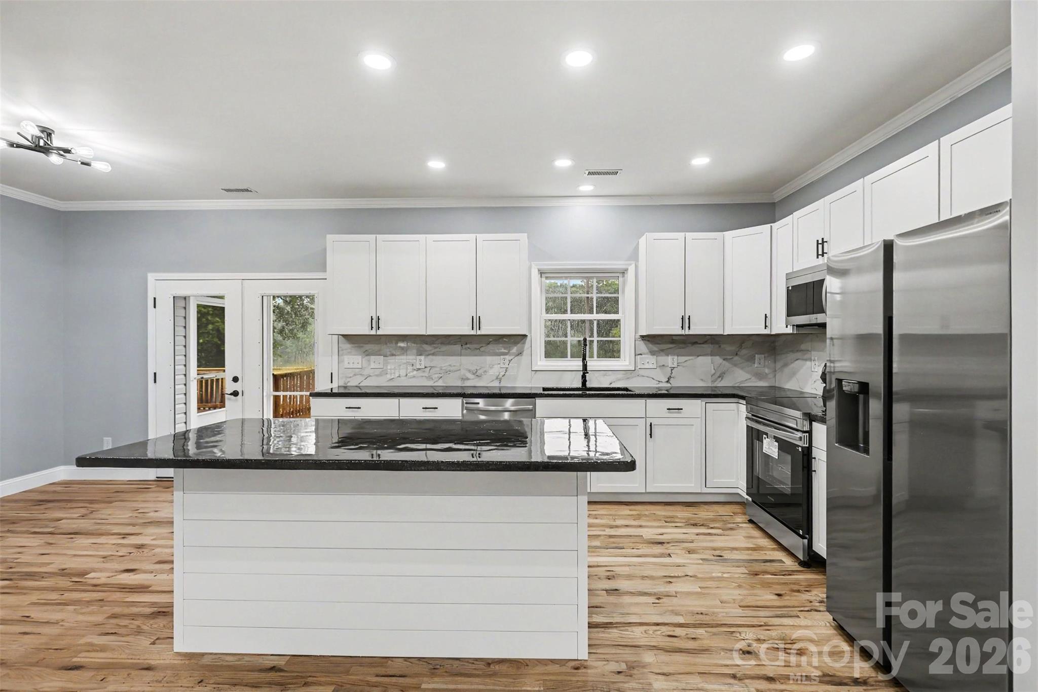 1060 Moss Lake Drive — Clover
