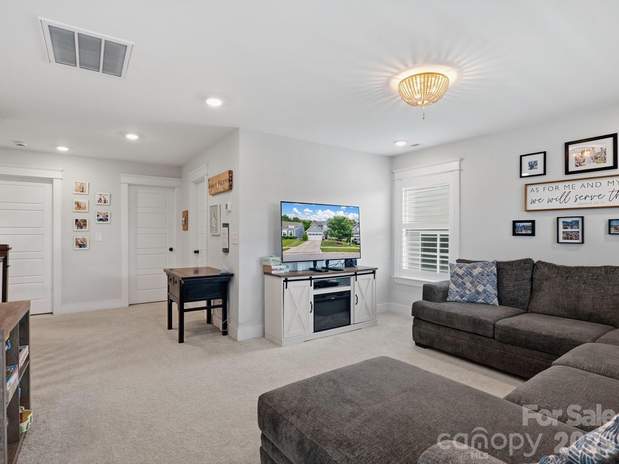 1112 Baldwin Drive — Lancaster