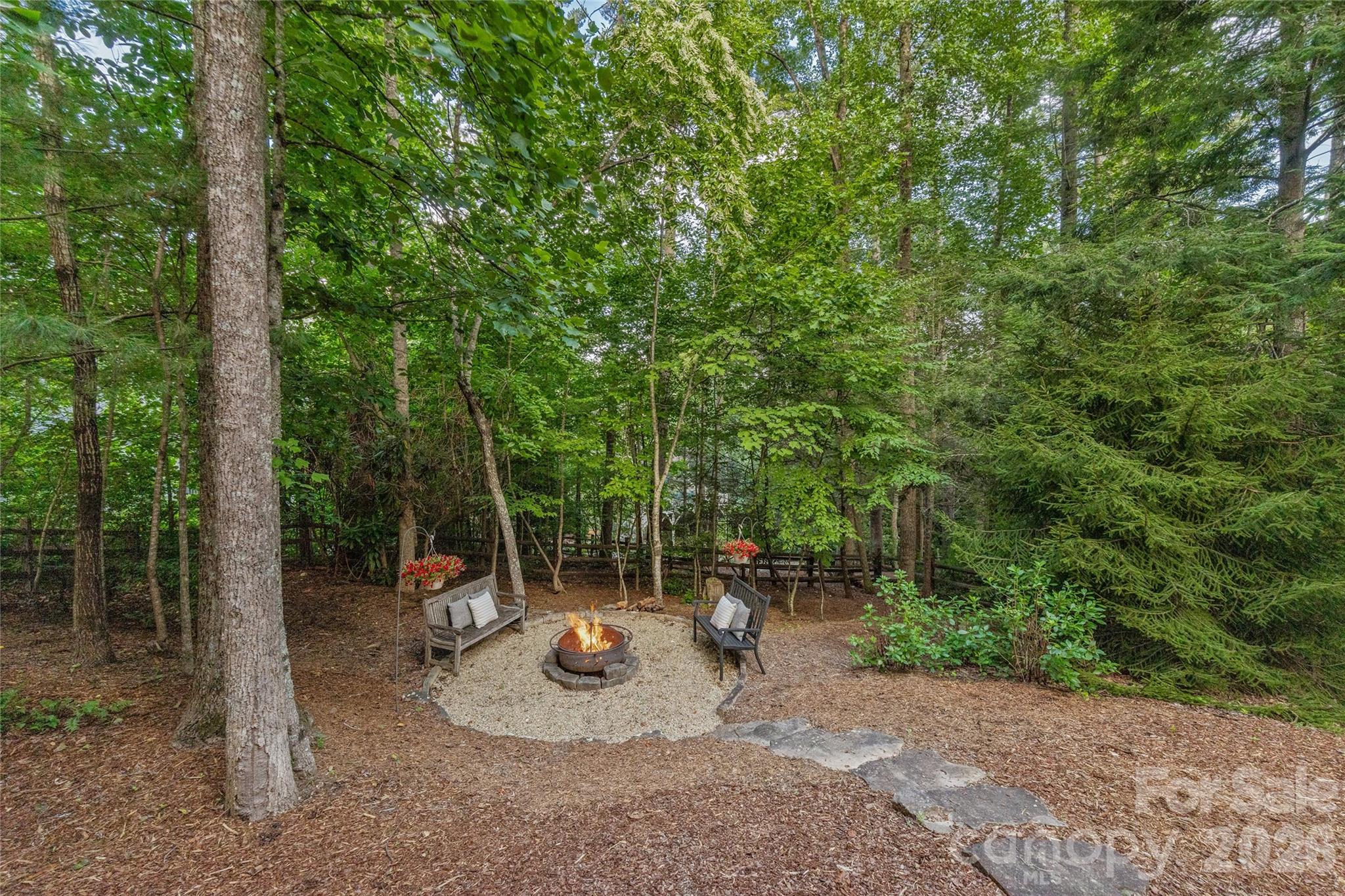 15 E Owl Creek Lane — Fairview