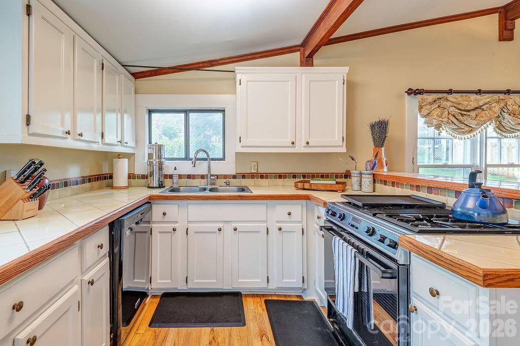 52 Gracelyn Road — Asheville