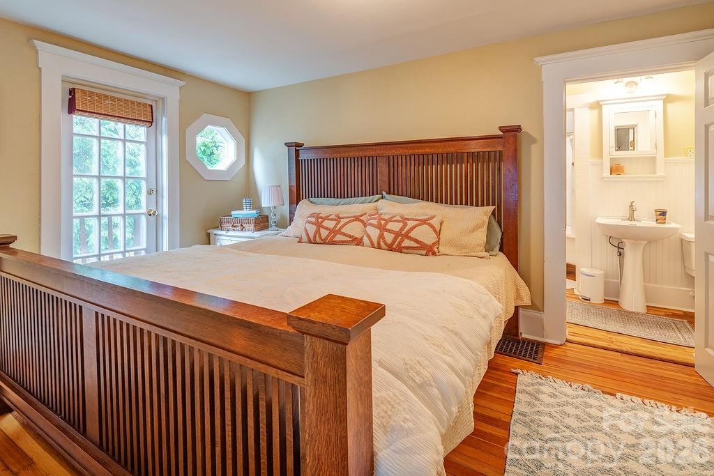 52 Gracelyn Road — Asheville