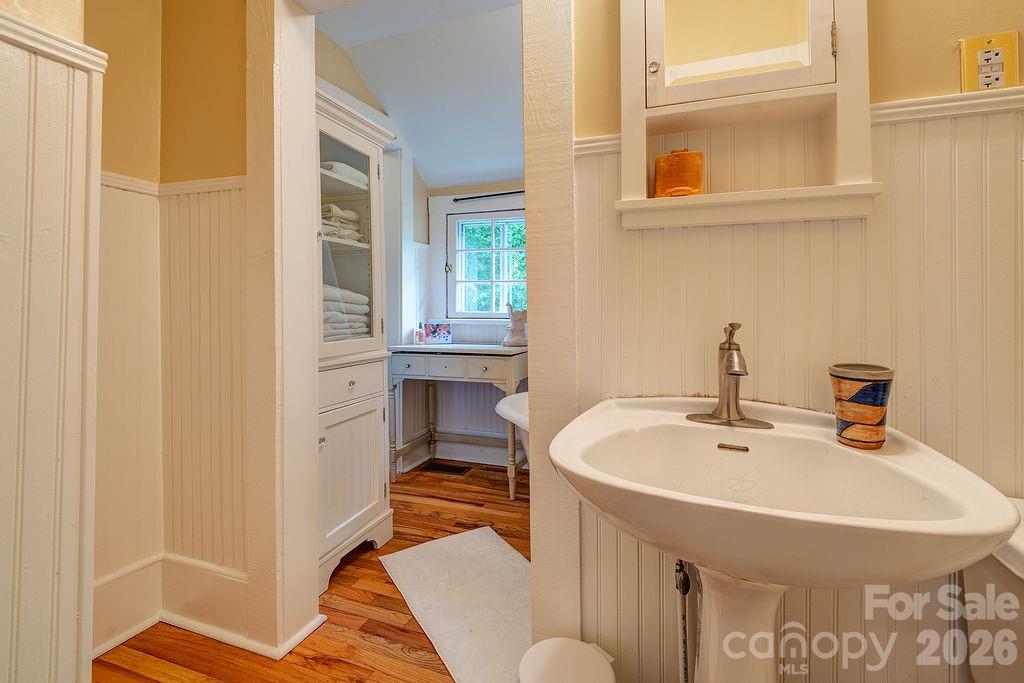 52 Gracelyn Road — Asheville
