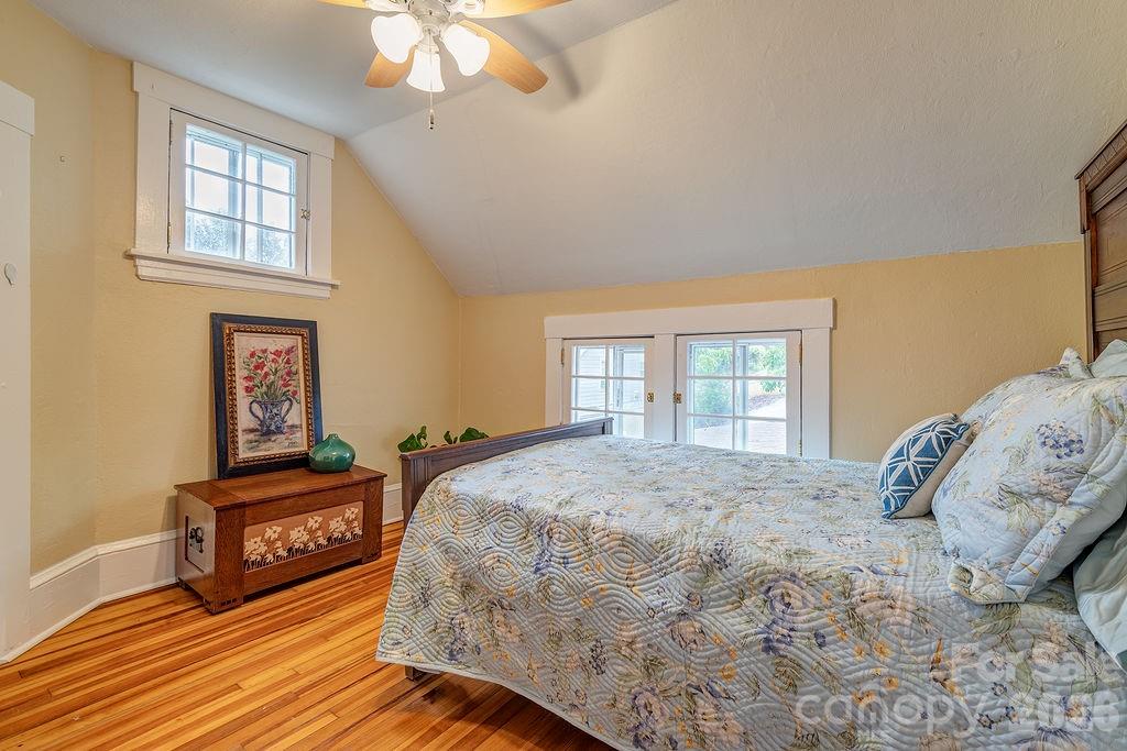 52 Gracelyn Road — Asheville