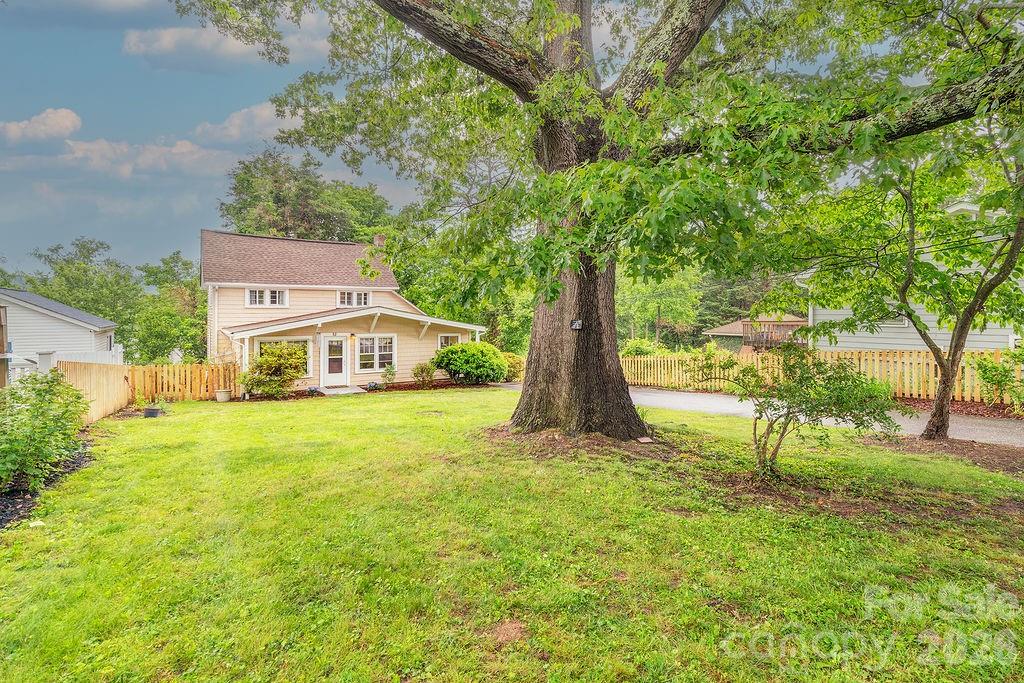 52 Gracelyn Road — Asheville